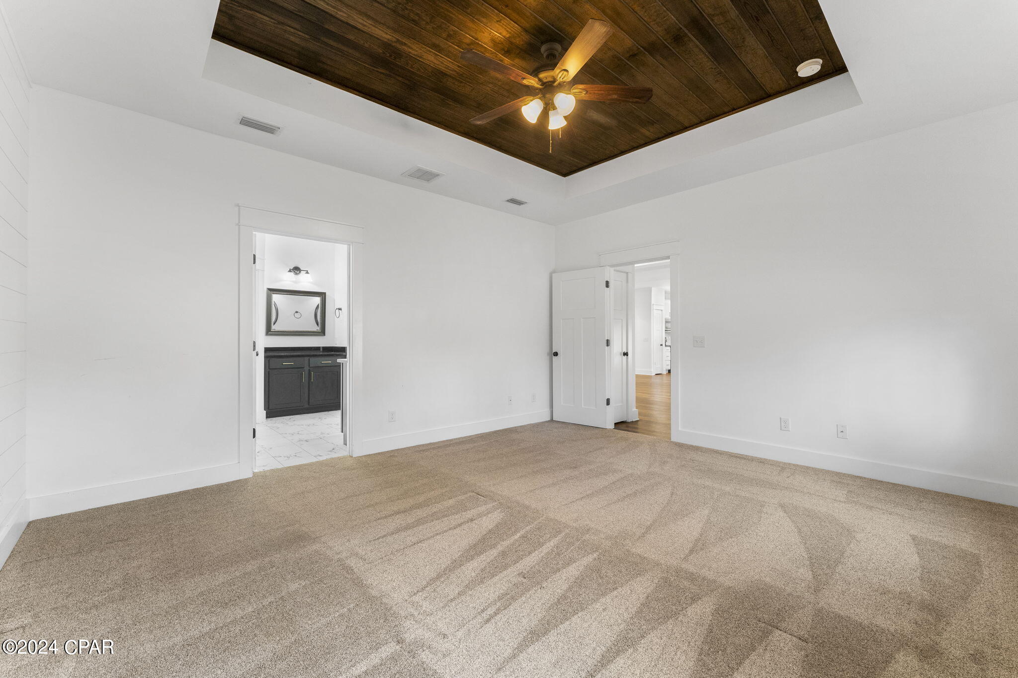 1637 White Western Lake Lane