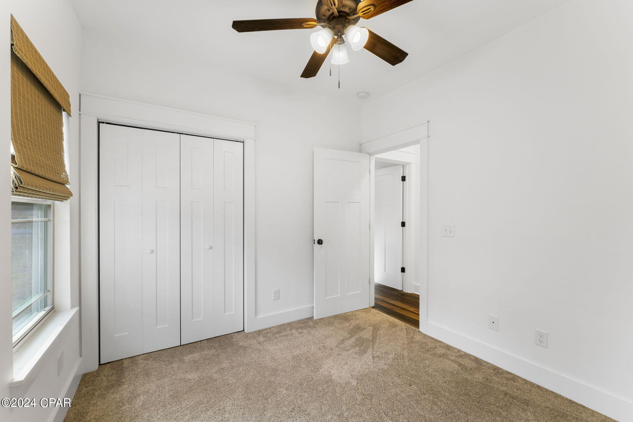 1637 White Western Lake Lane