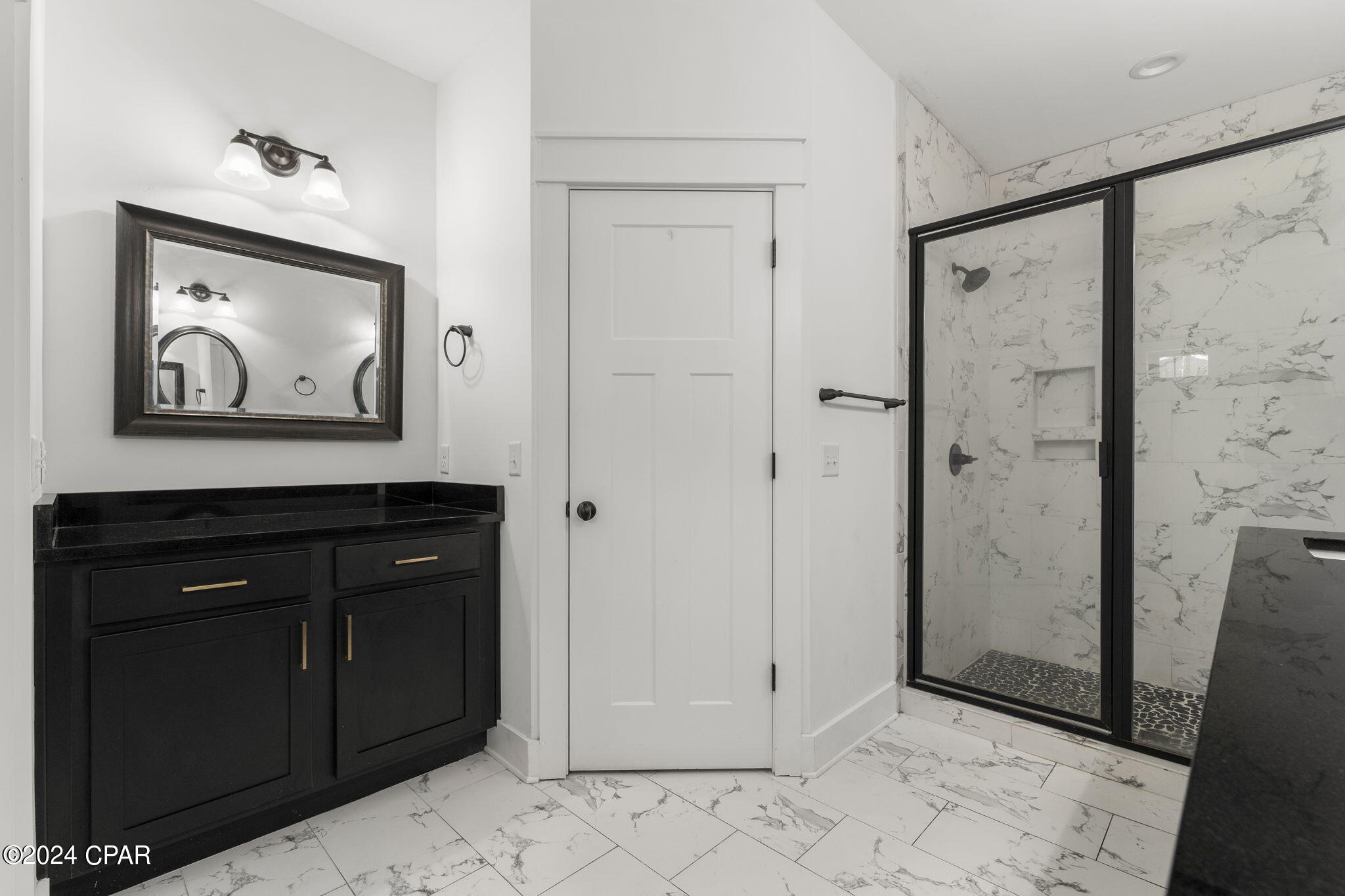 1637 White Western Lake Lane