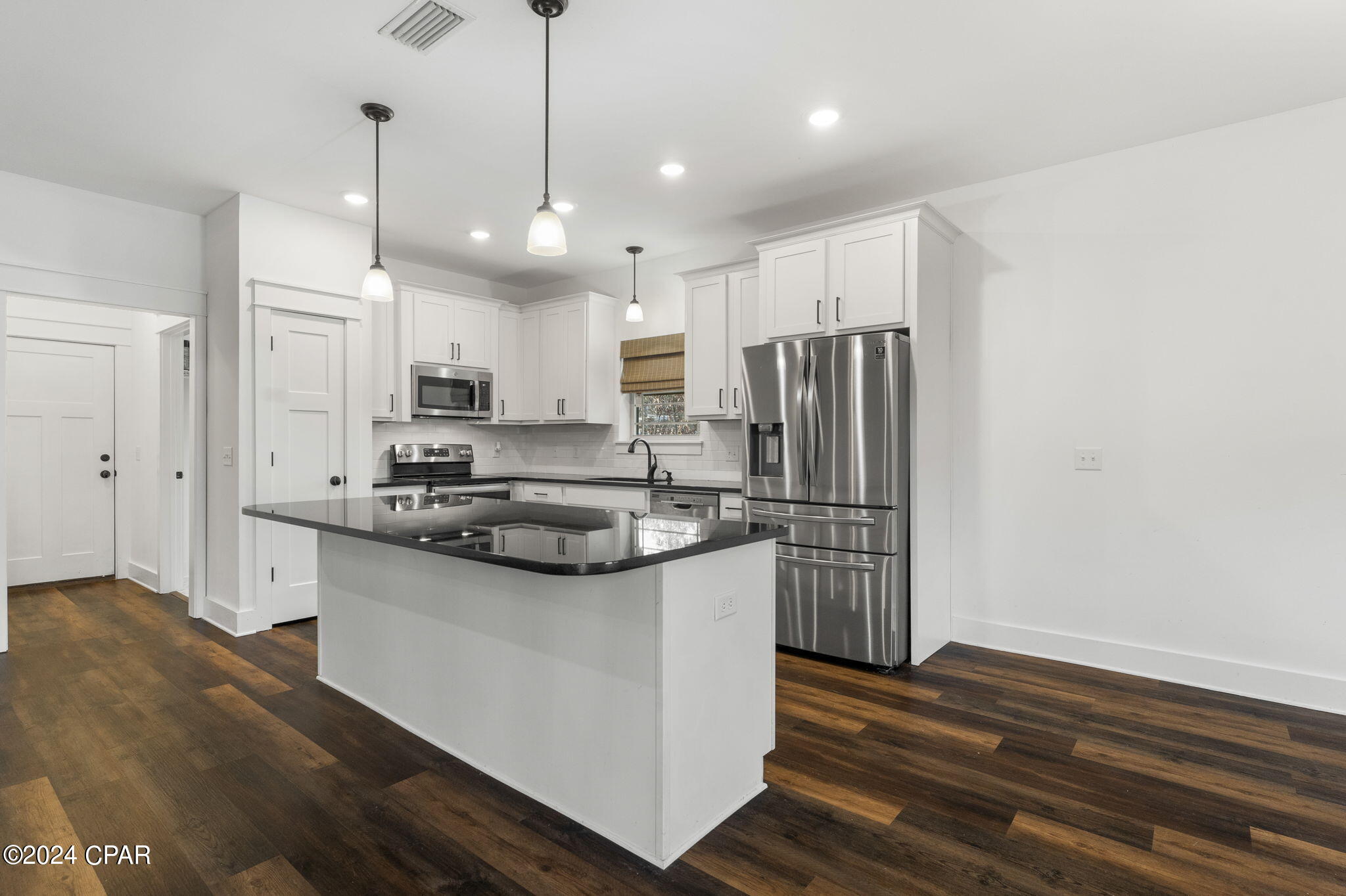 1637 White Western Lake Lane