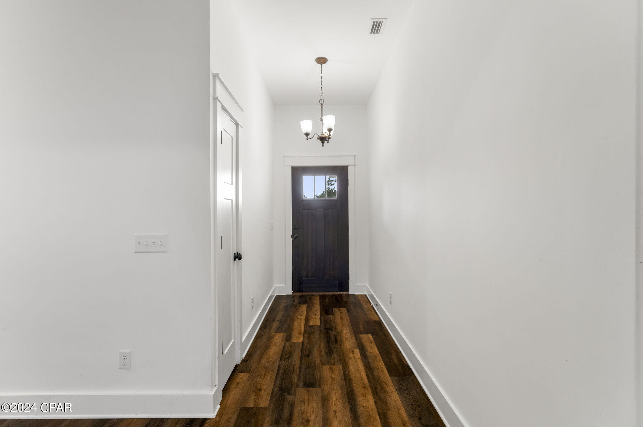 1637 White Western Lake Lane