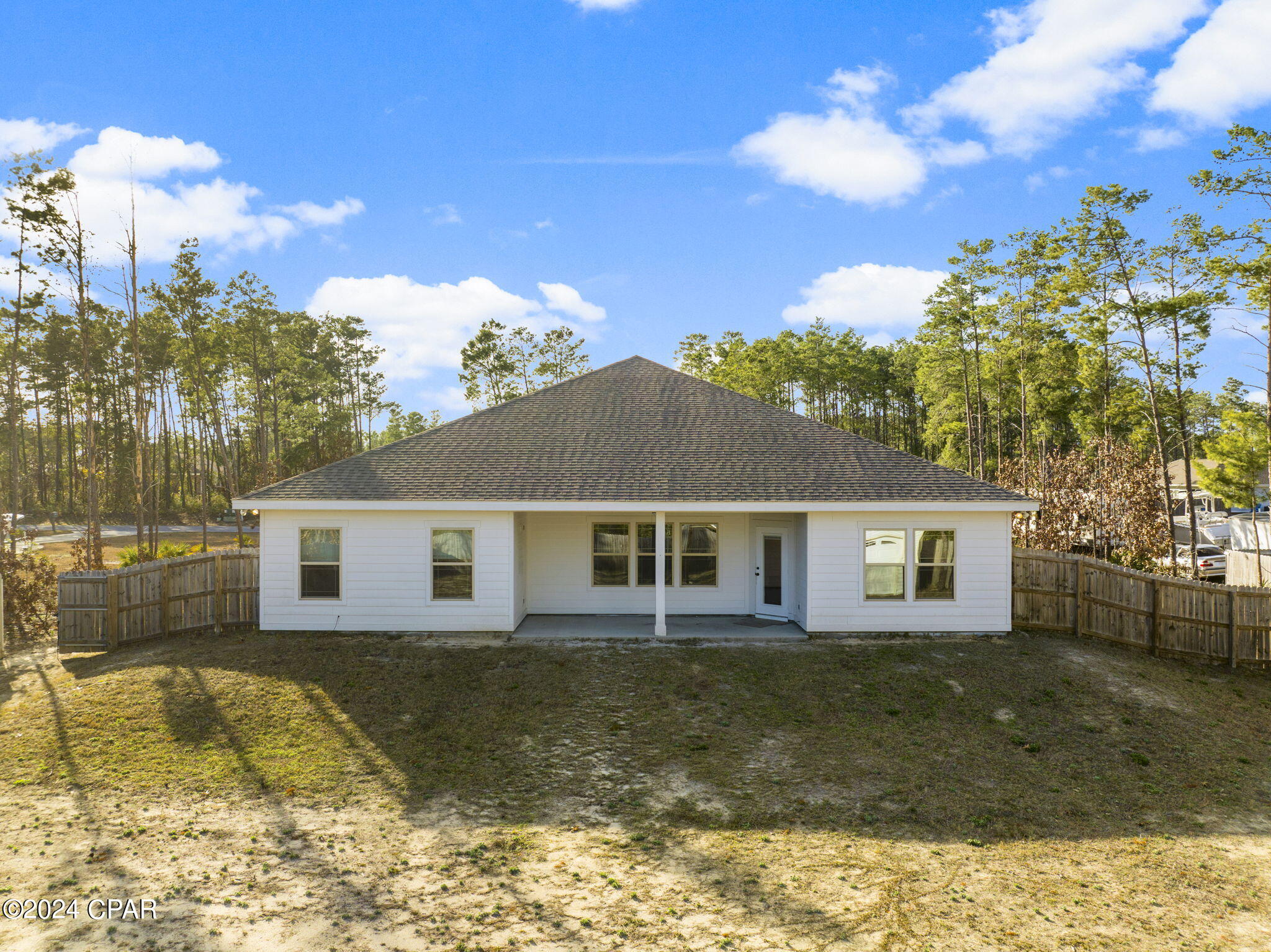 1637 White Western Lake Lane