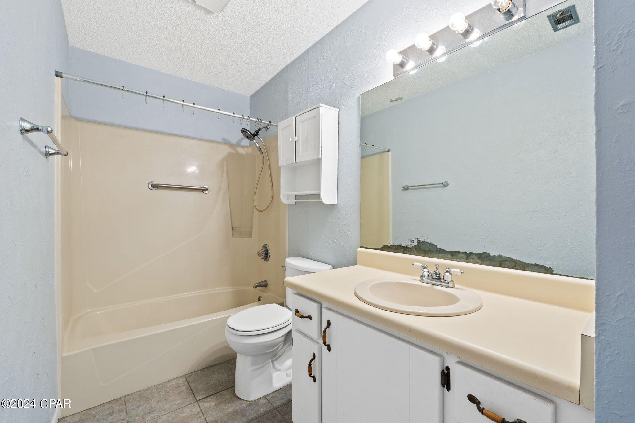 501 Granada Circle 501A