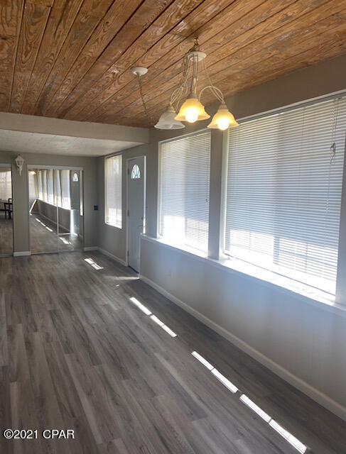 21522 Dolphin Avenue