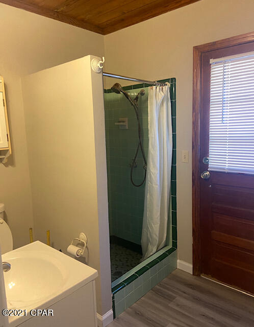 21522 Dolphin Avenue