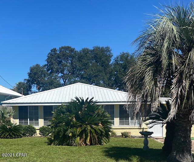 21522 Dolphin Avenue