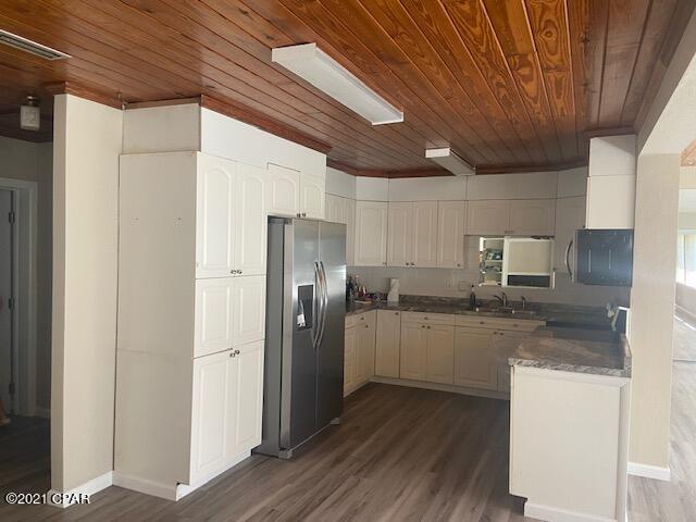 21522 Dolphin Avenue