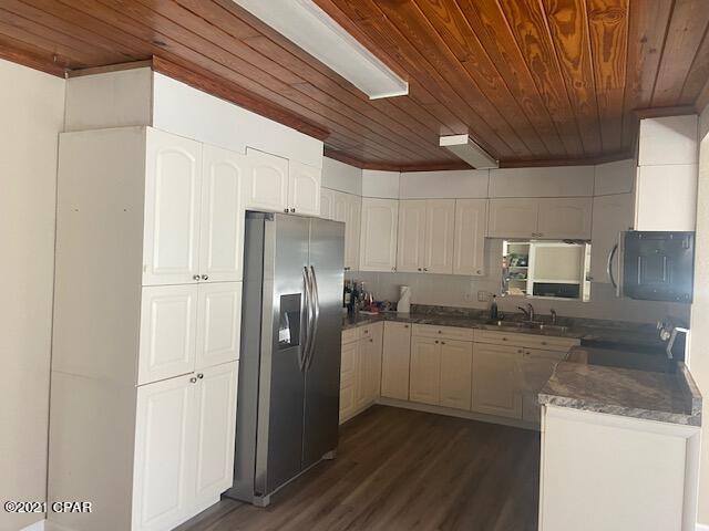 21522 Dolphin Avenue