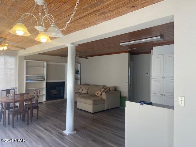 21522 Dolphin Avenue