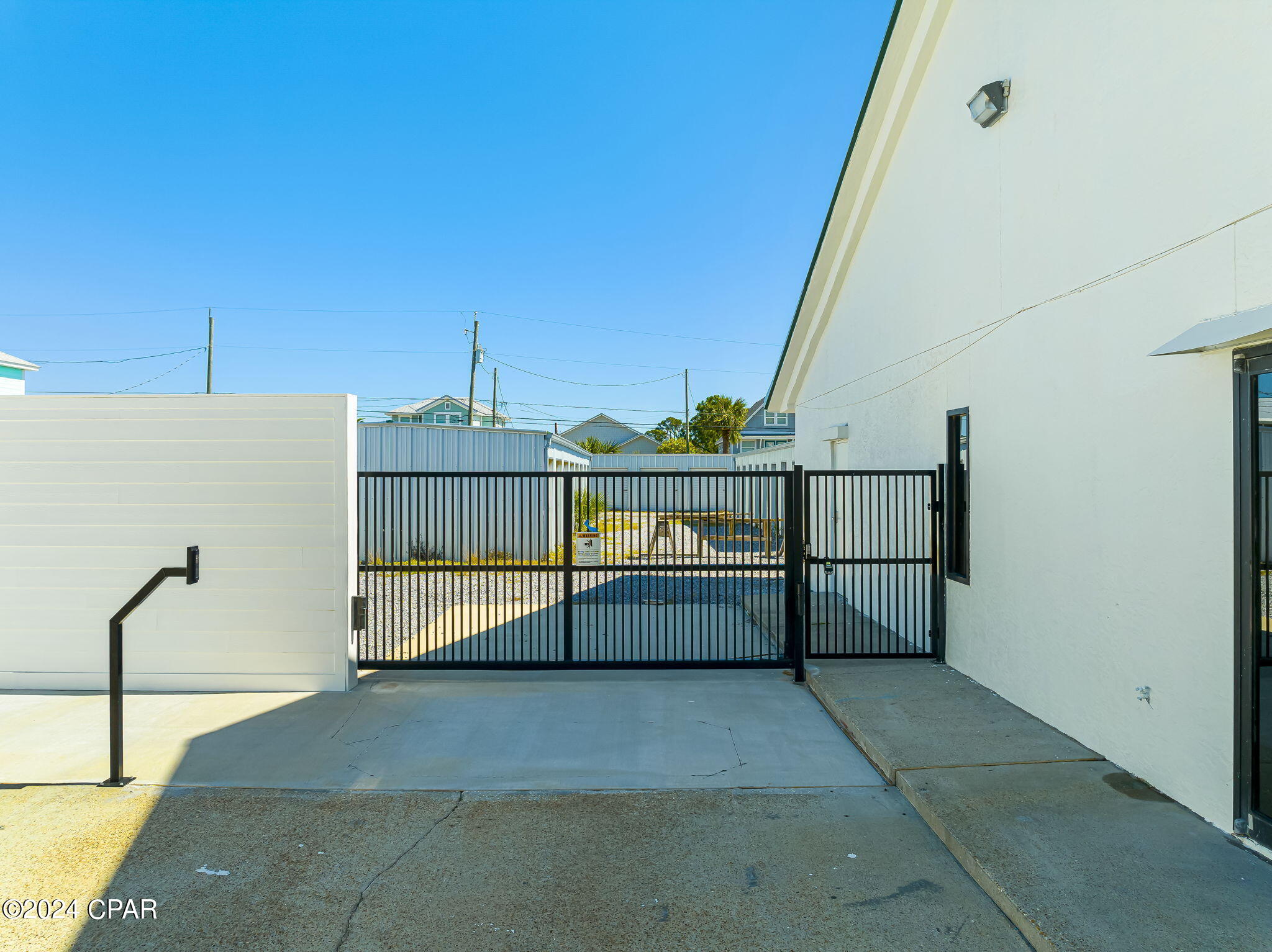 6126 Thomas Drive