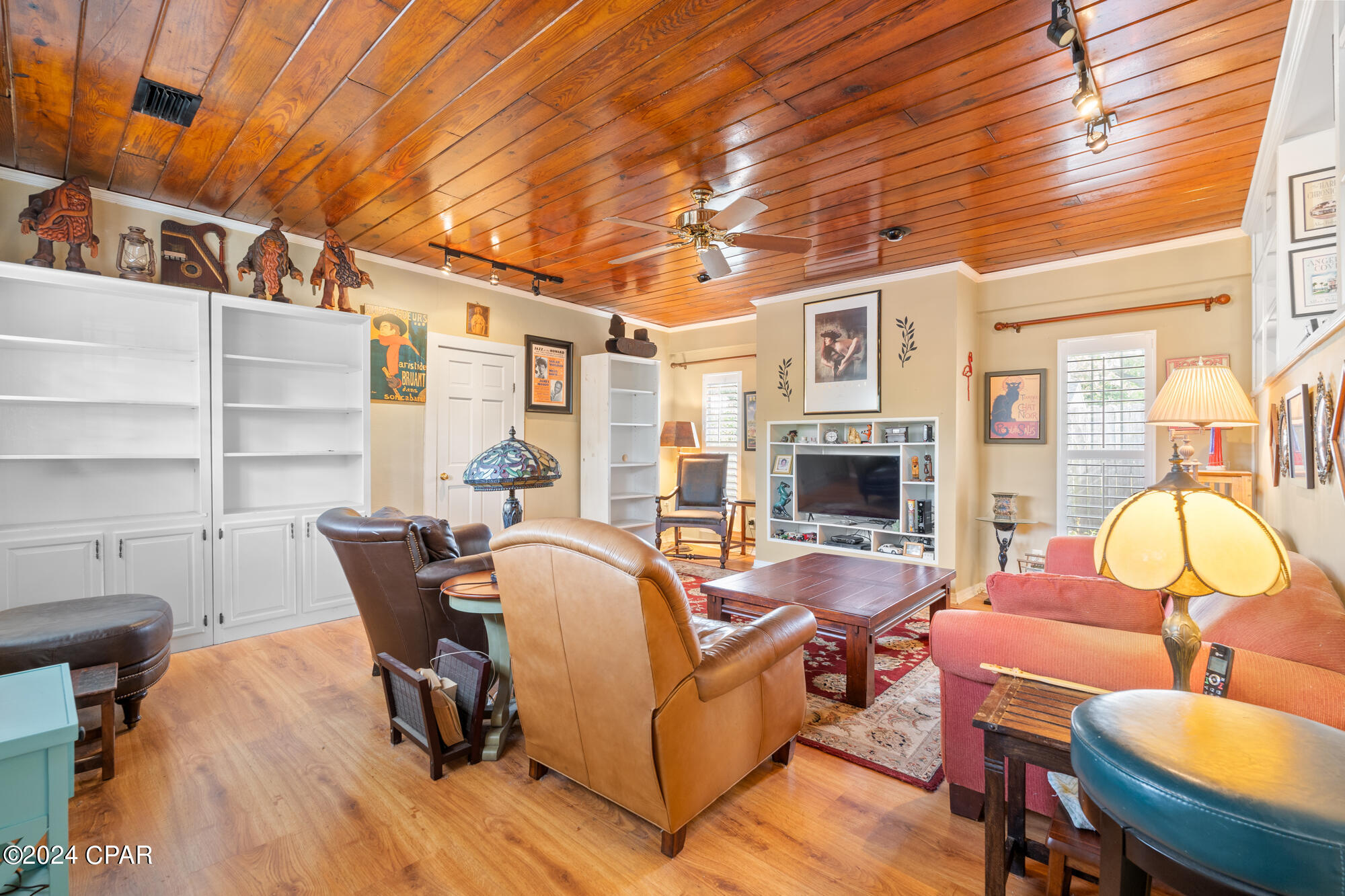 125 S Cove Boulevard