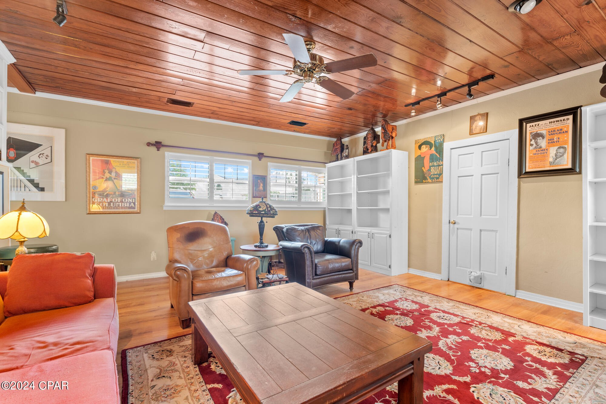 125 S Cove Boulevard