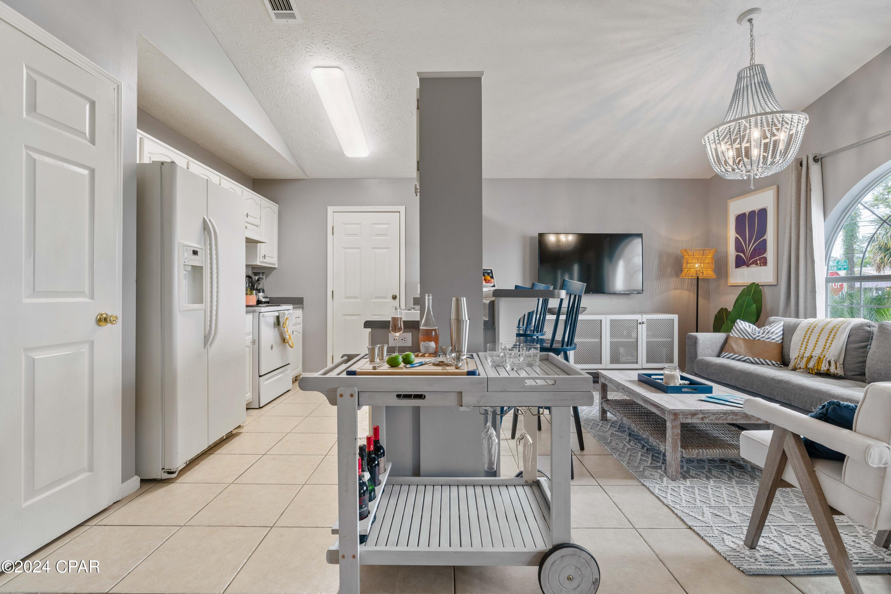 6205 Orange Plaza