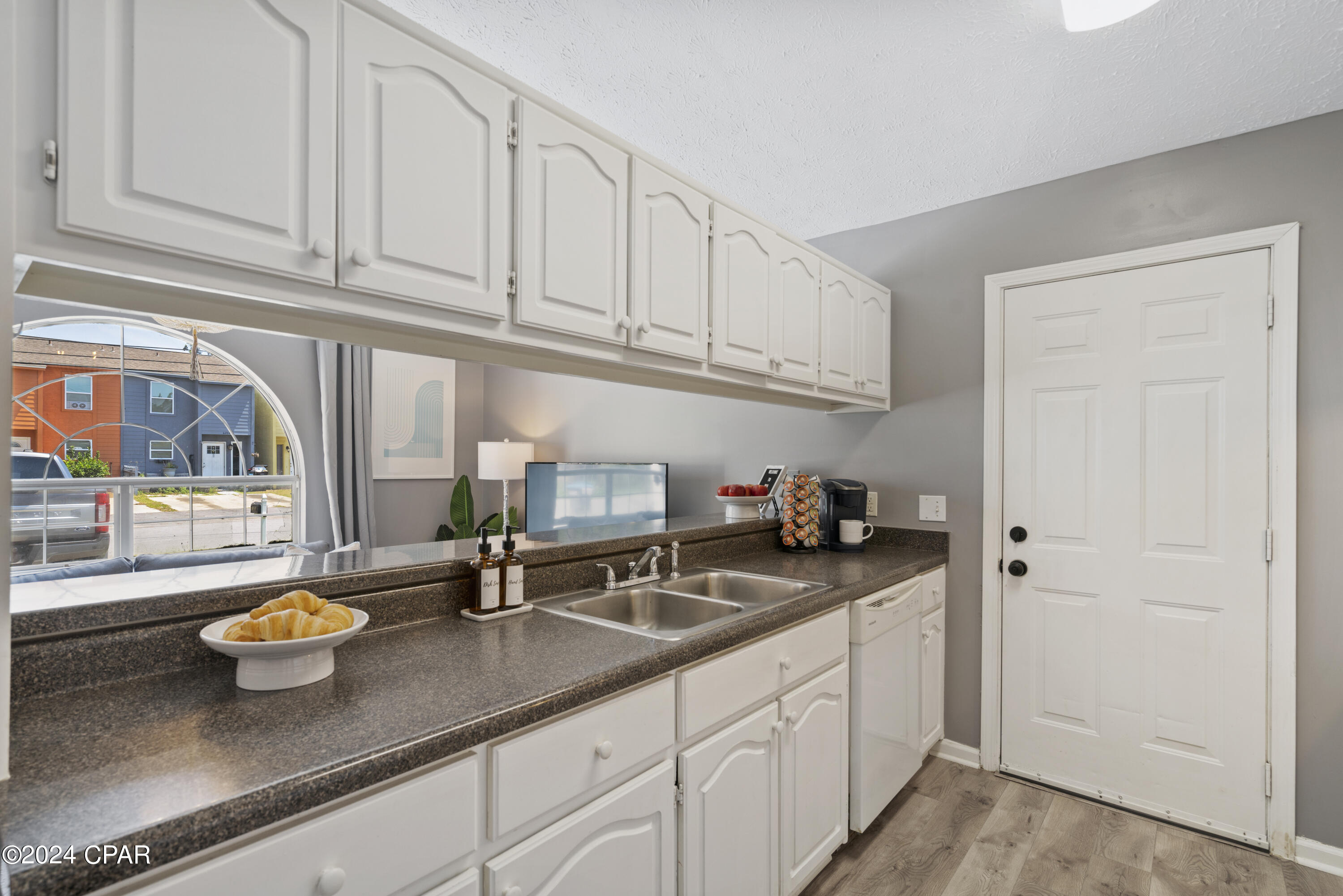 6205 Orange Plaza