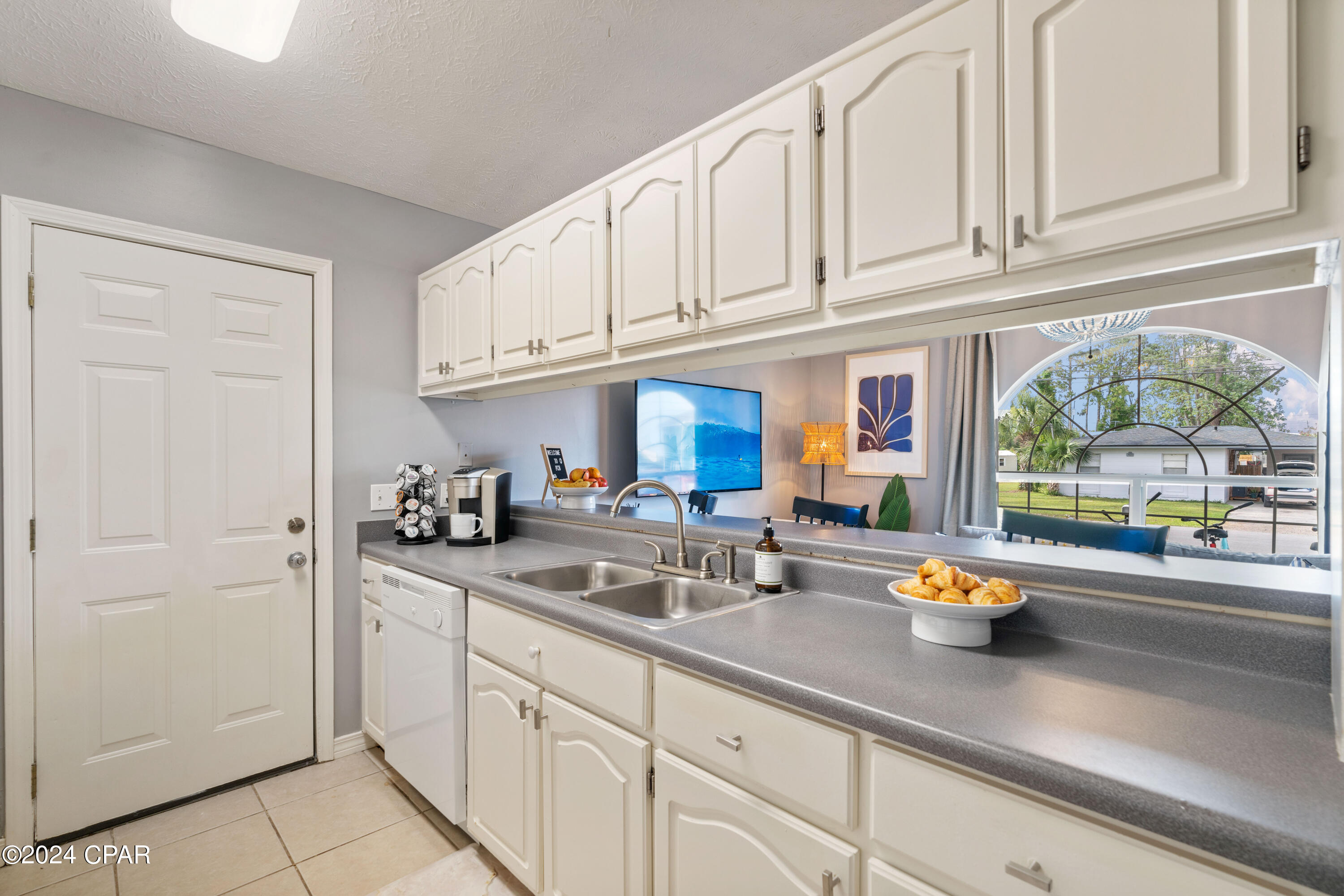 6205 Orange Plaza