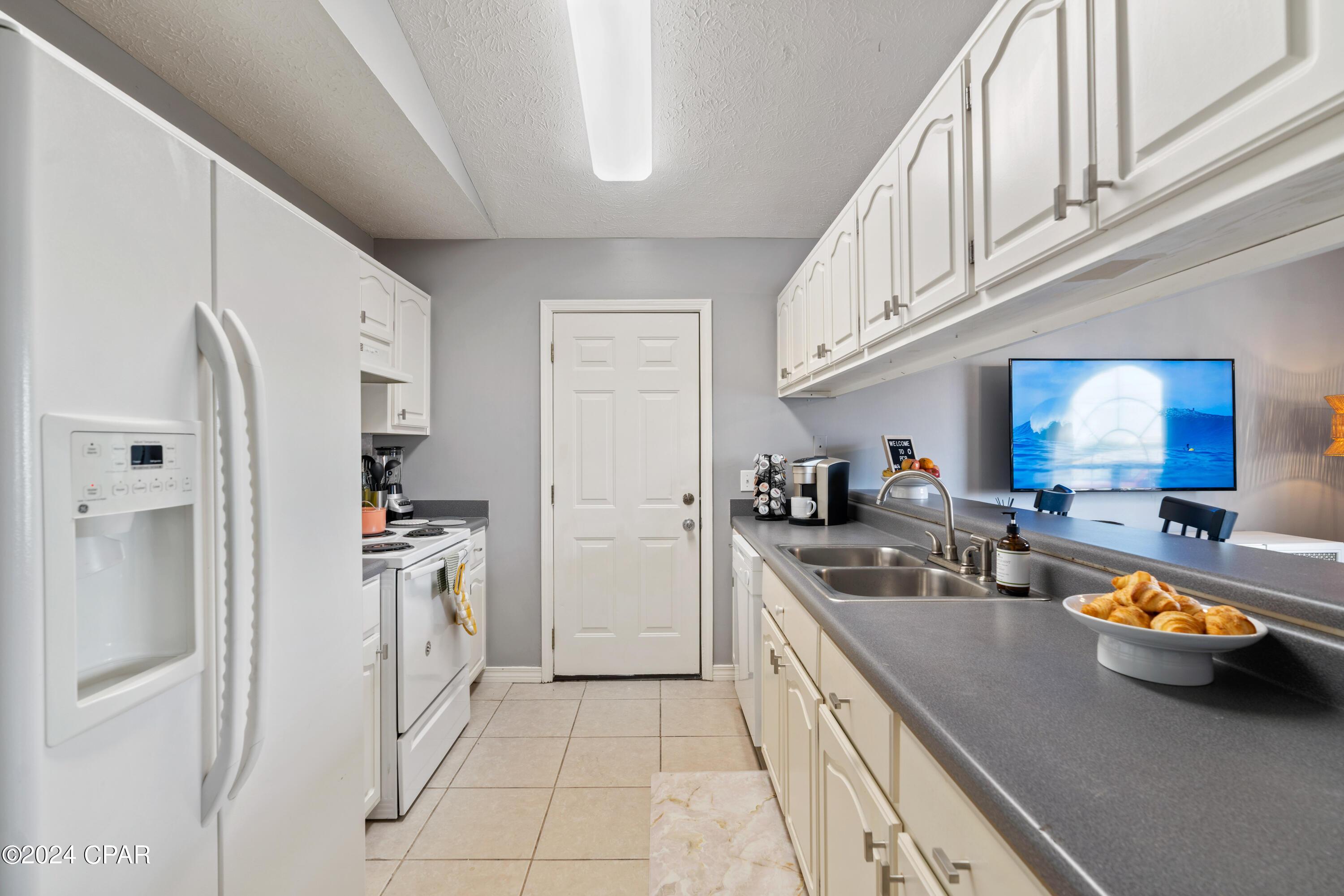 6205 Orange Plaza