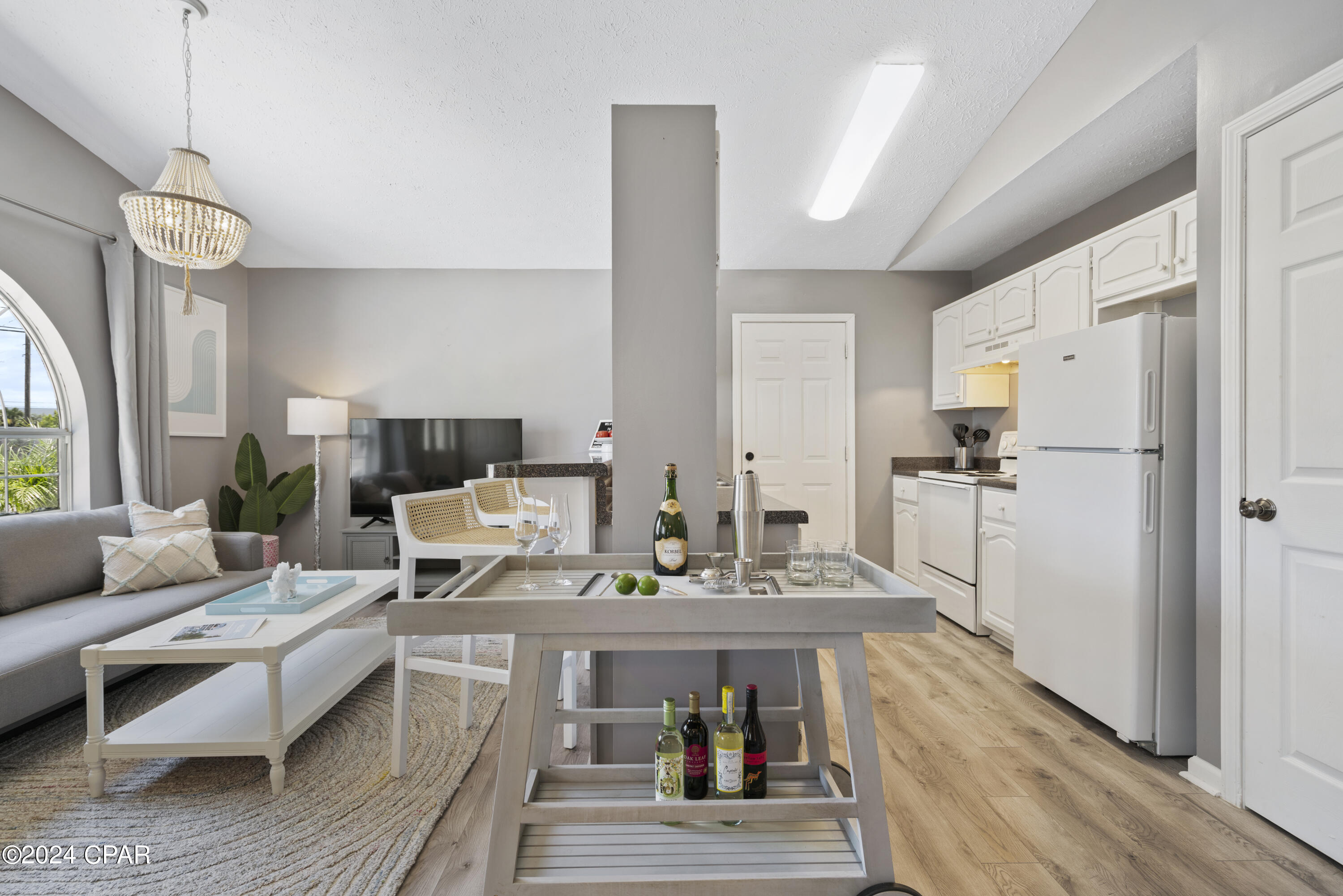 6205 Orange Plaza