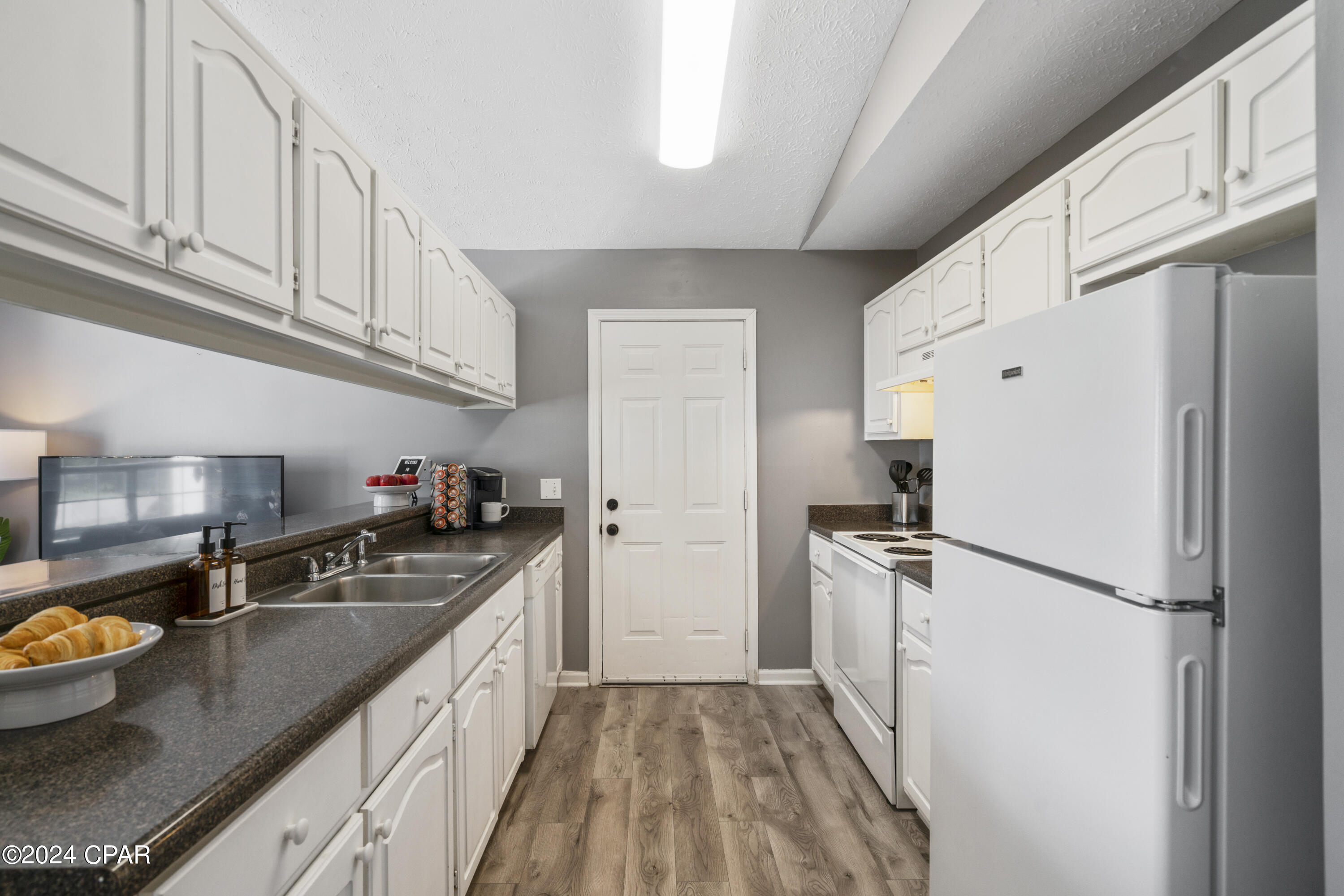 6205 Orange Plaza