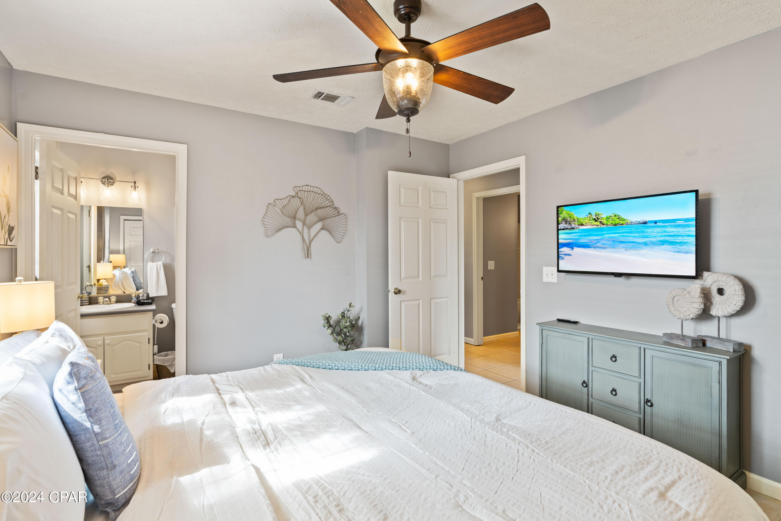 6205 Orange Plaza