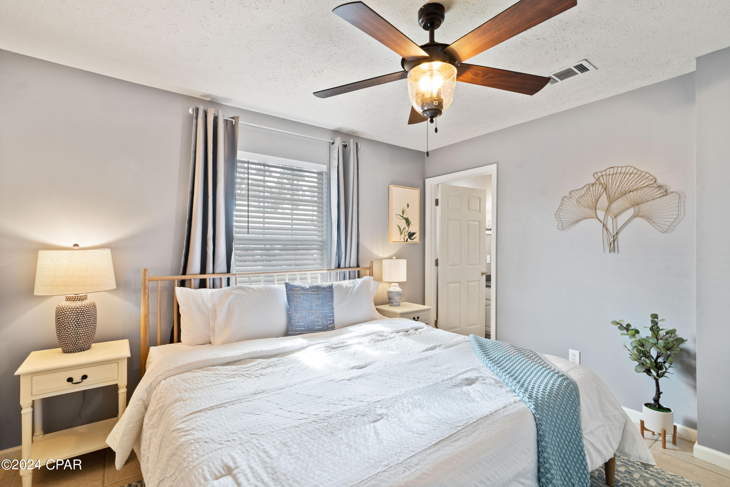 6205 Orange Plaza