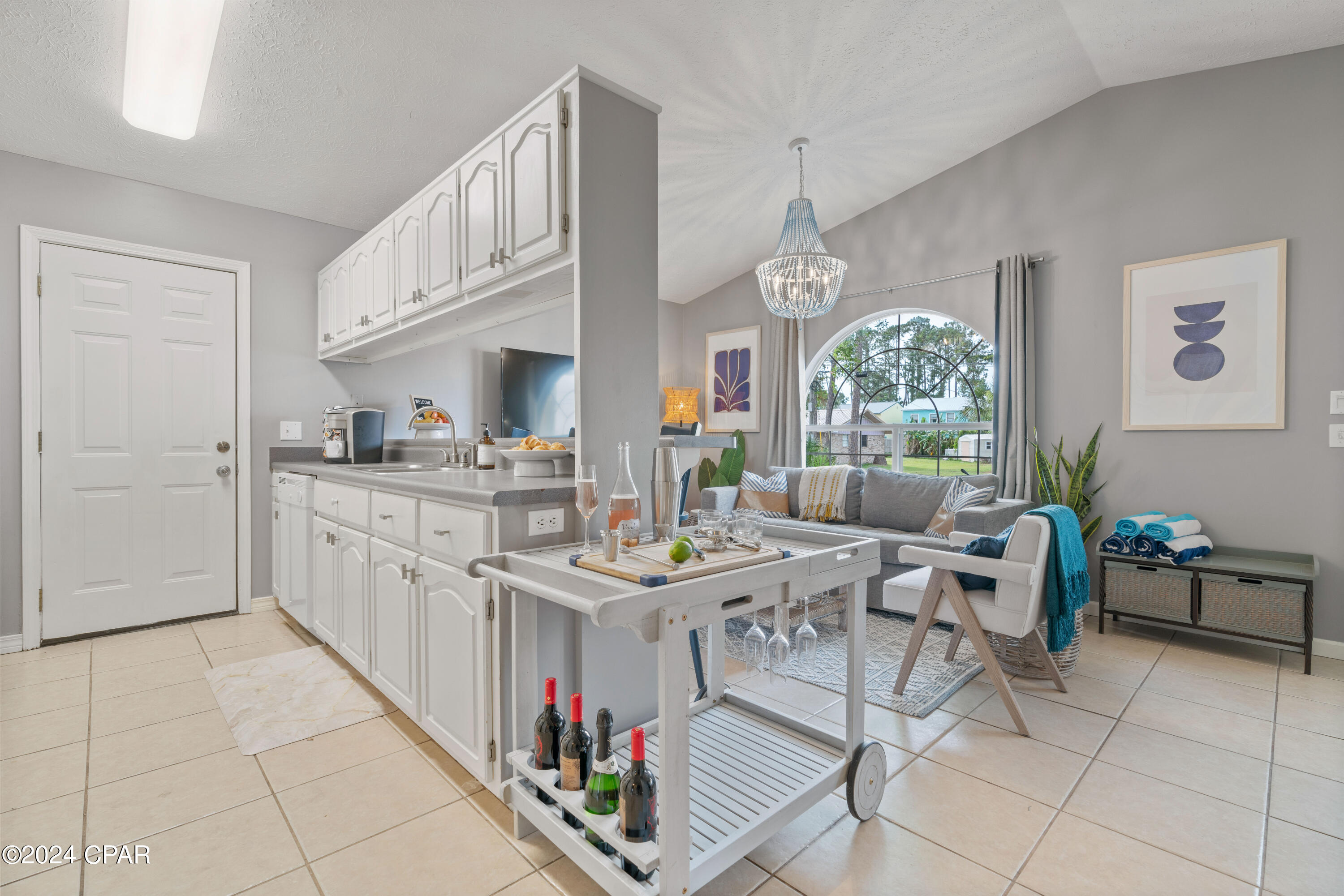 6205 Orange Plaza