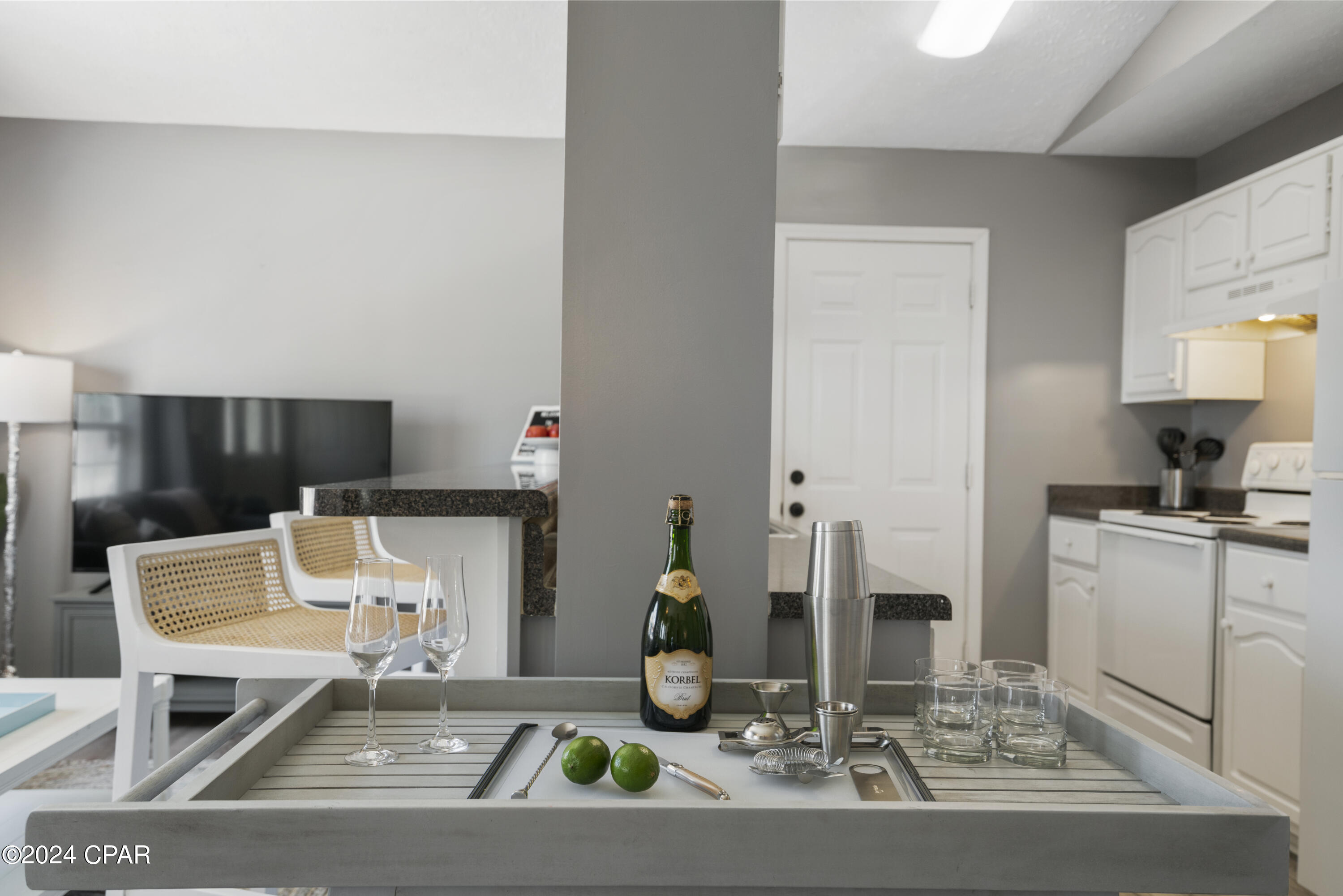 6205 Orange Plaza