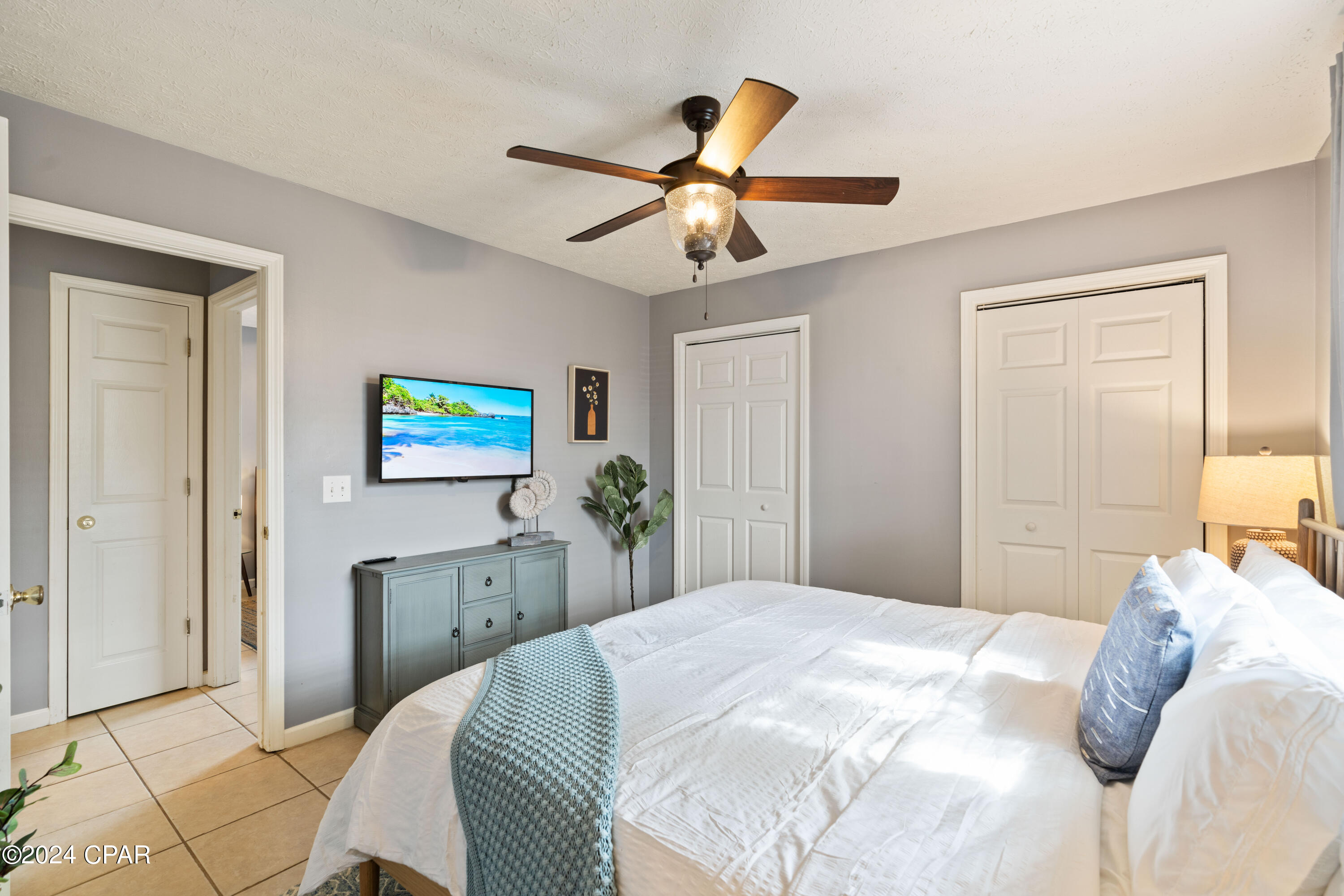 6205 Orange Plaza