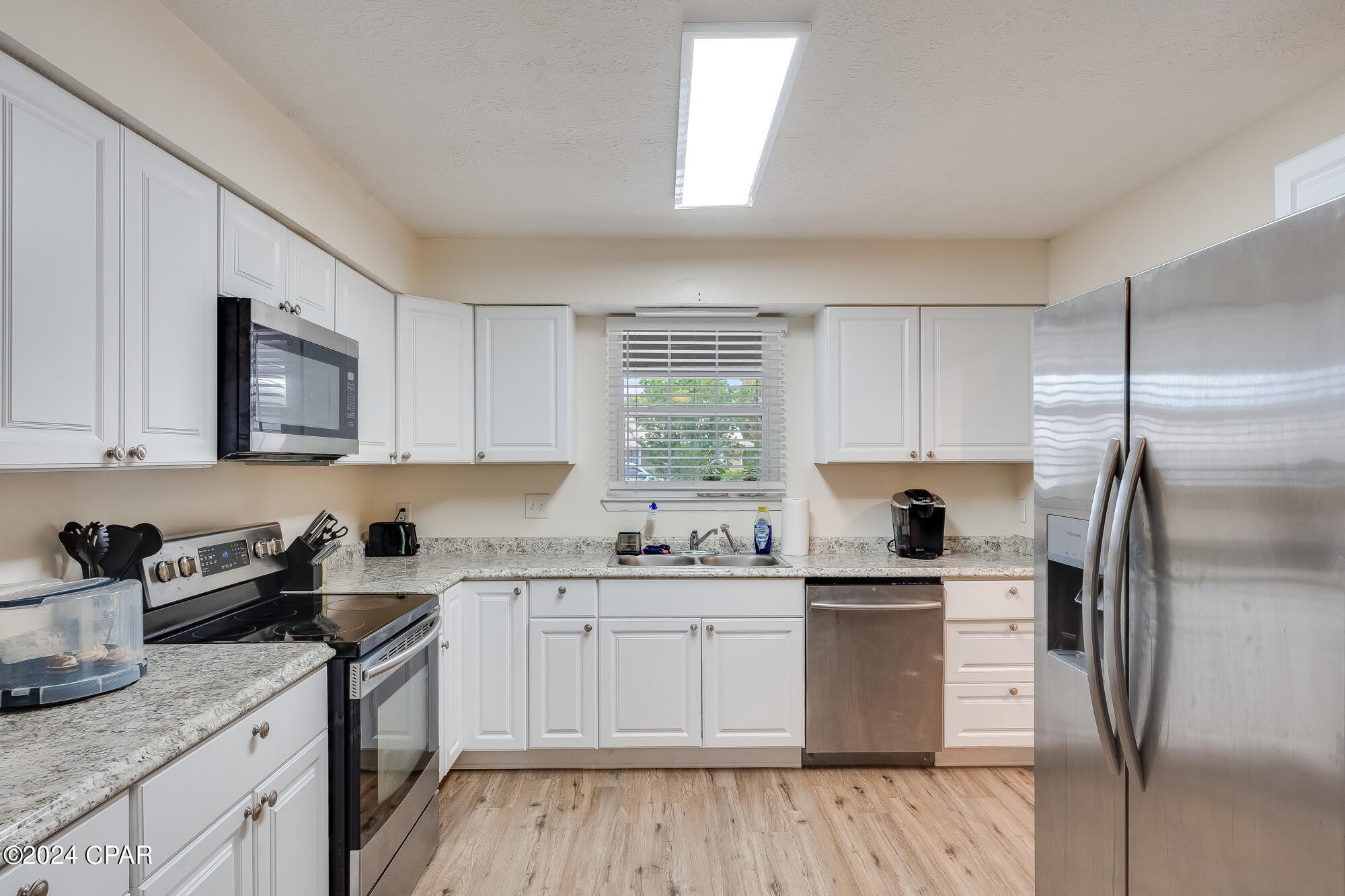 1048 W 11th Ct. W Court