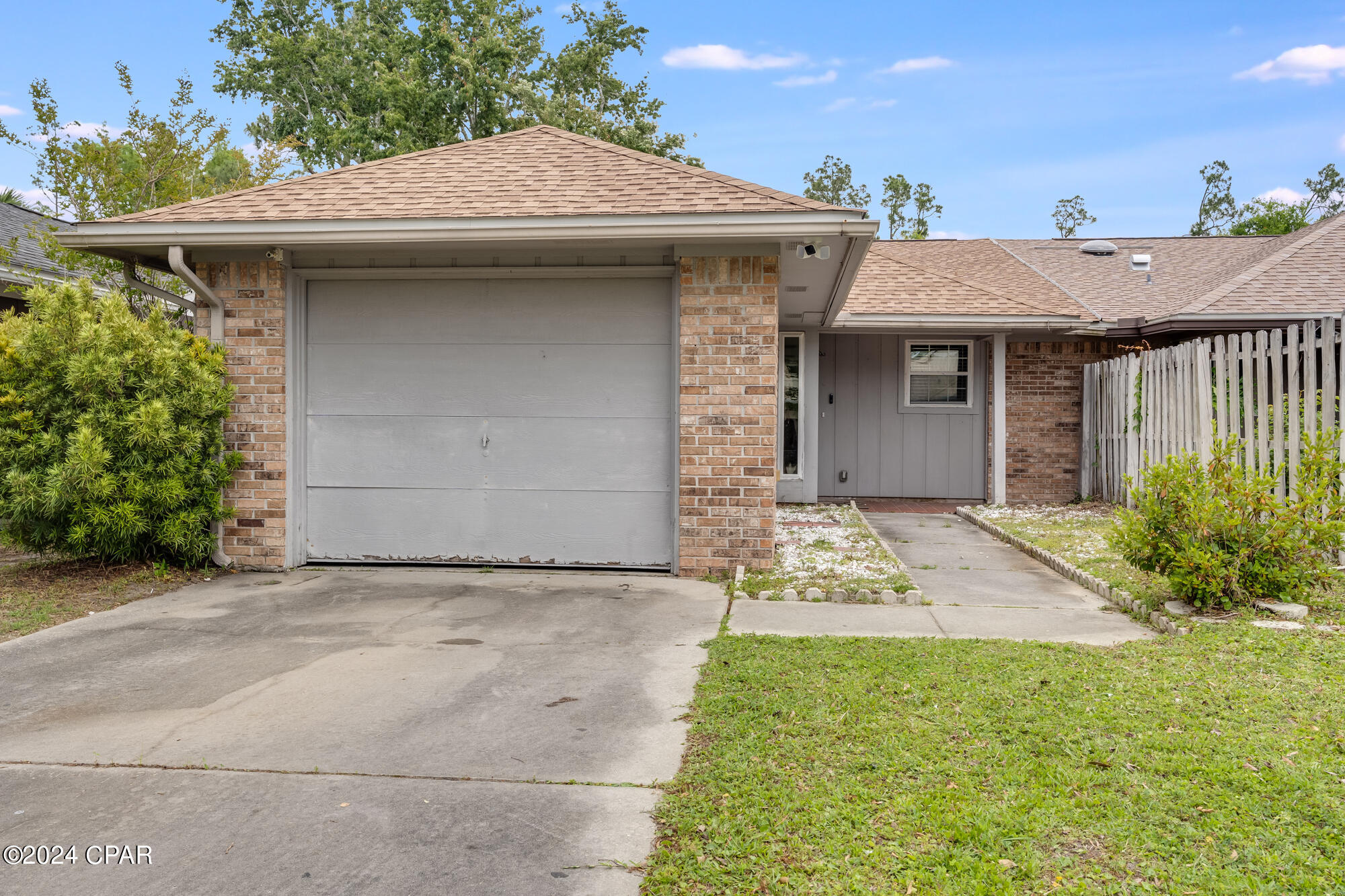 1048 W 11th Ct. W Court