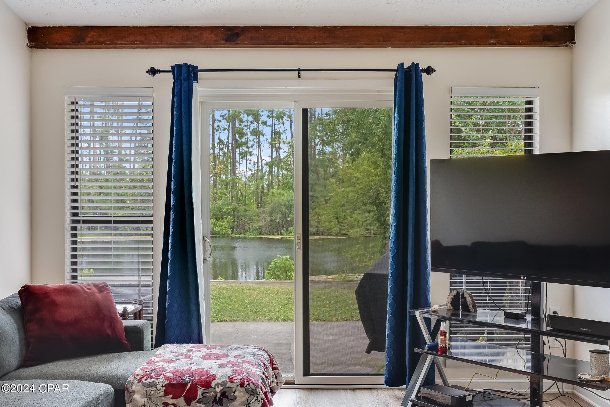 1048 W 11th Ct. W Court