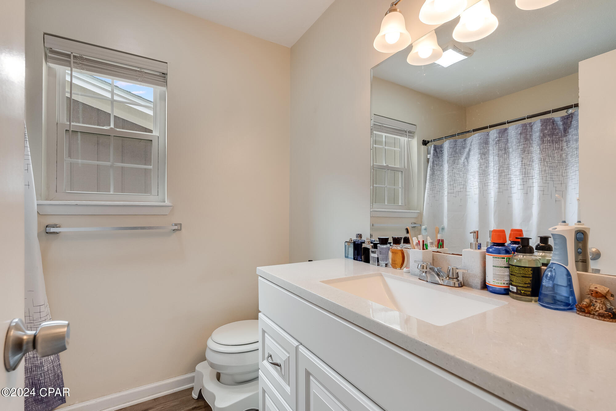 1048 W 11th Ct. W Court