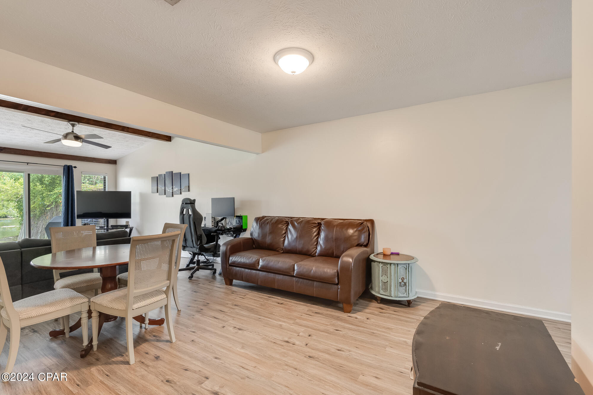 1048 W 11th Ct. W Court