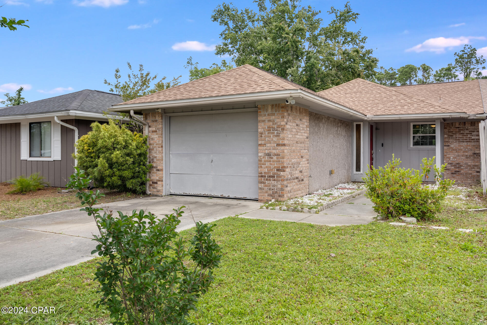 1048 W 11th Ct. W Court