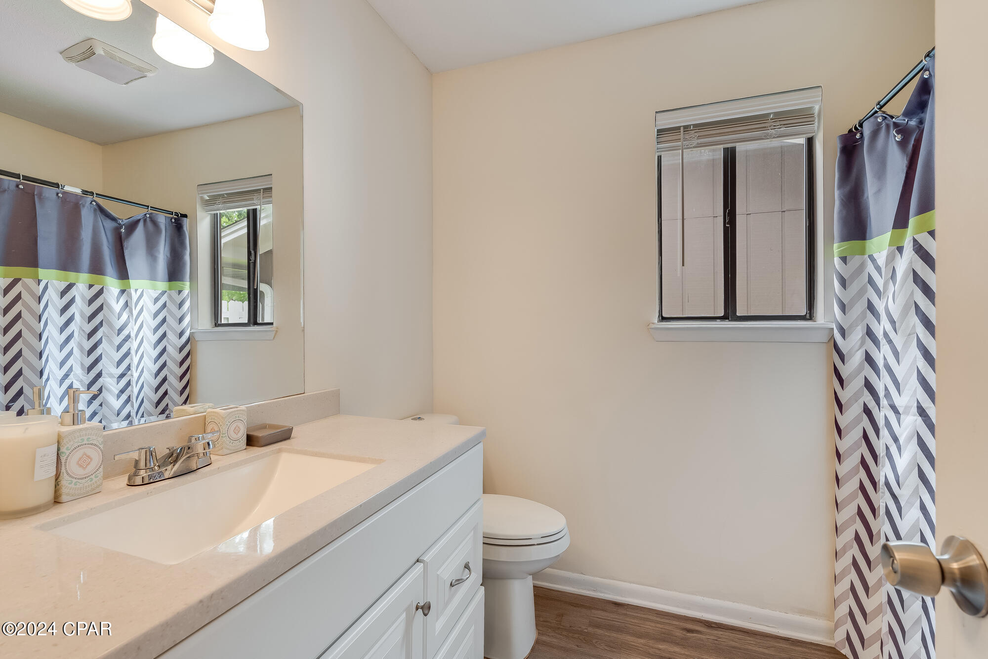 1048 W 11th Ct. W Court