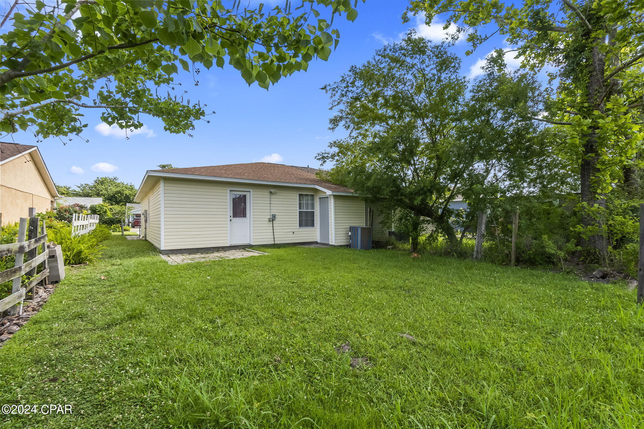 2716 Oak Hammock Drive