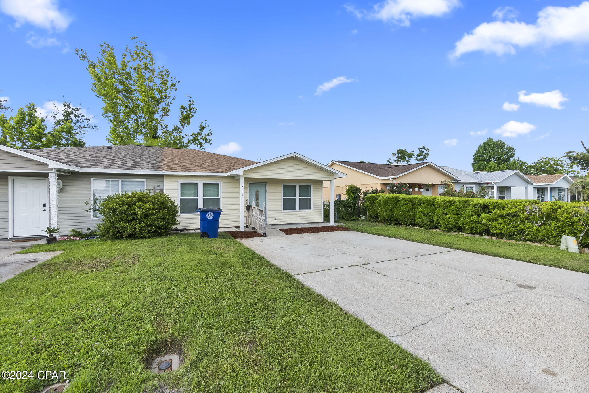 2716 Oak Hammock Drive