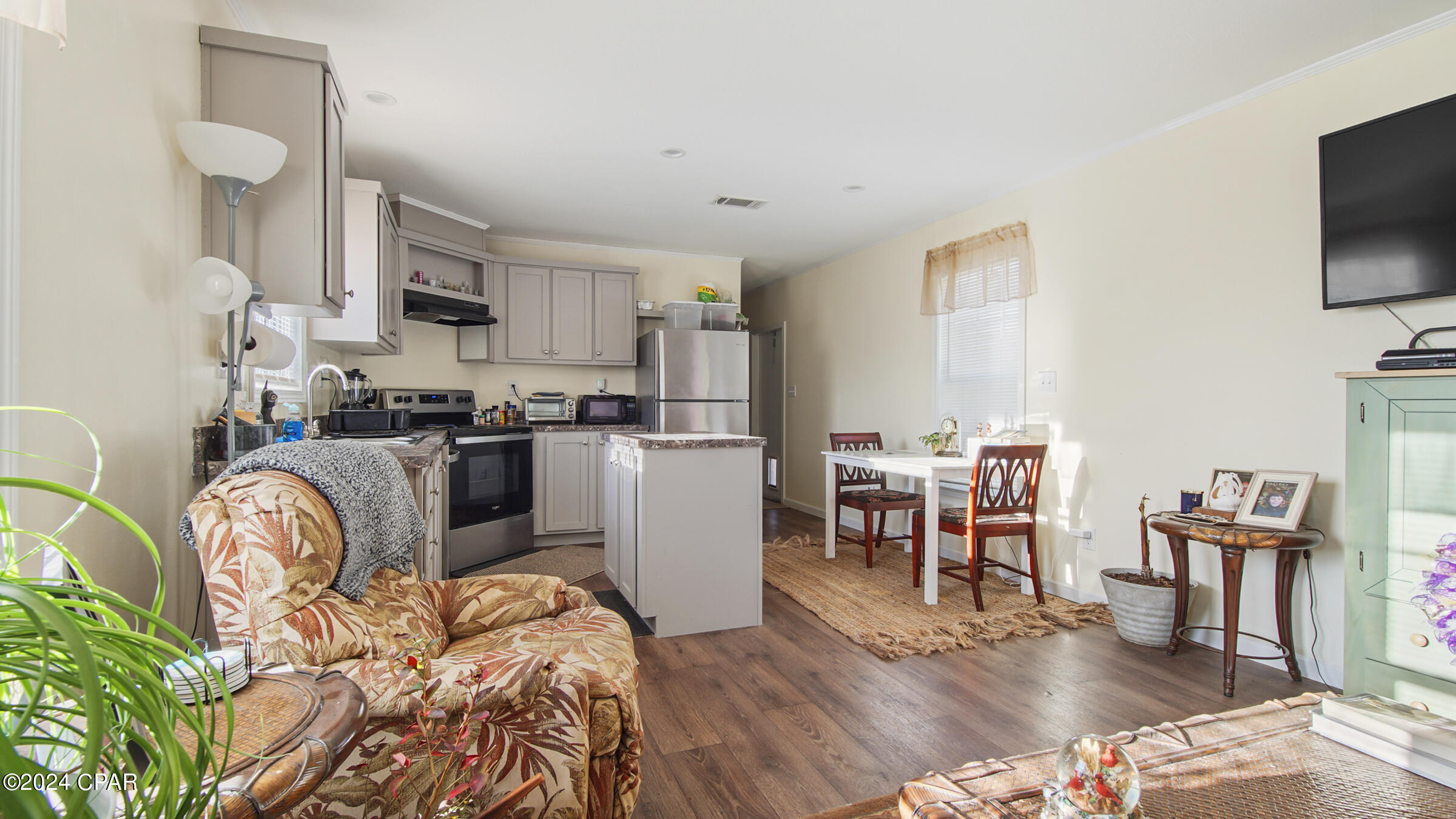 1202 Hampshire Boulevard