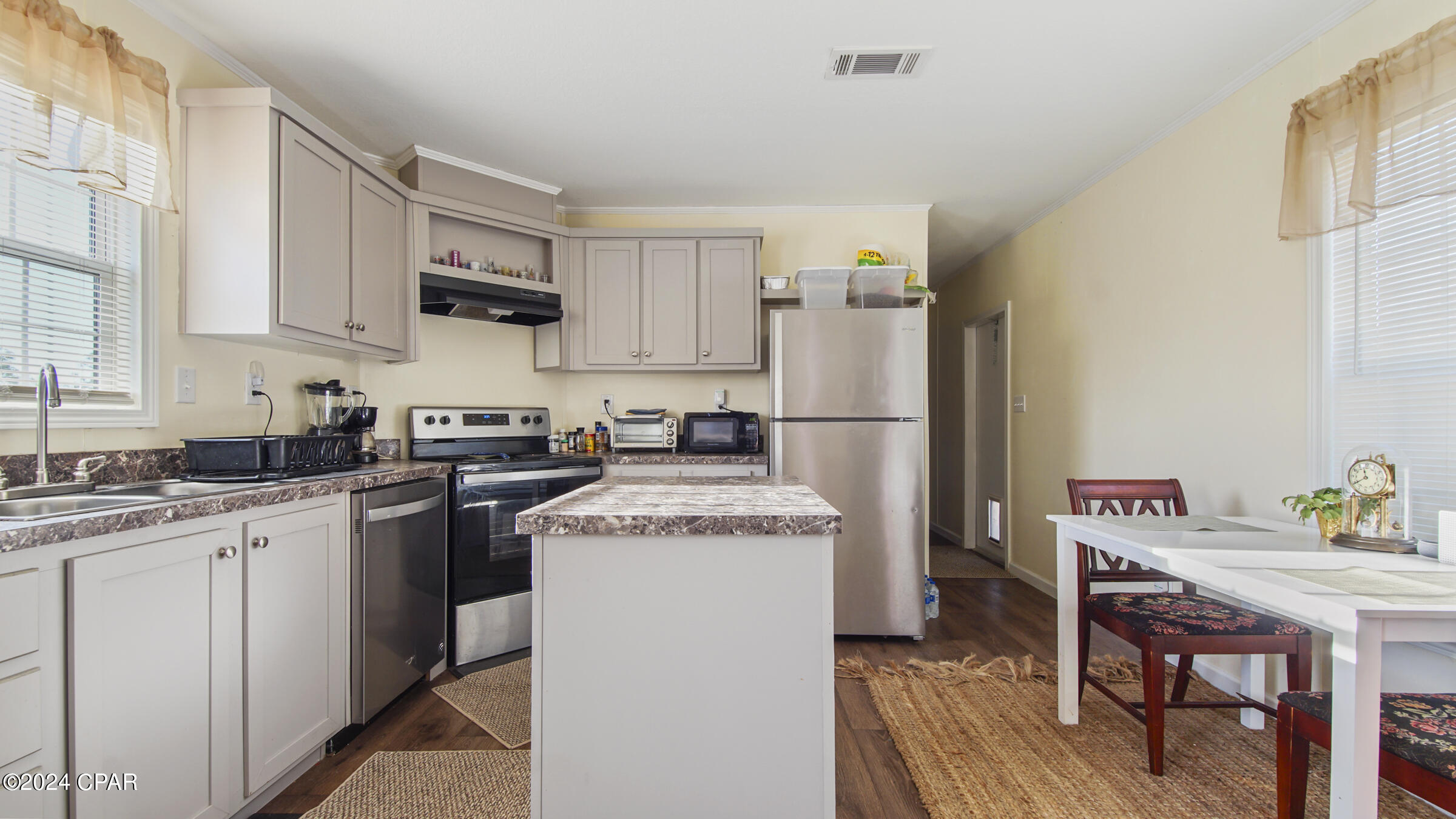 1202 Hampshire Boulevard