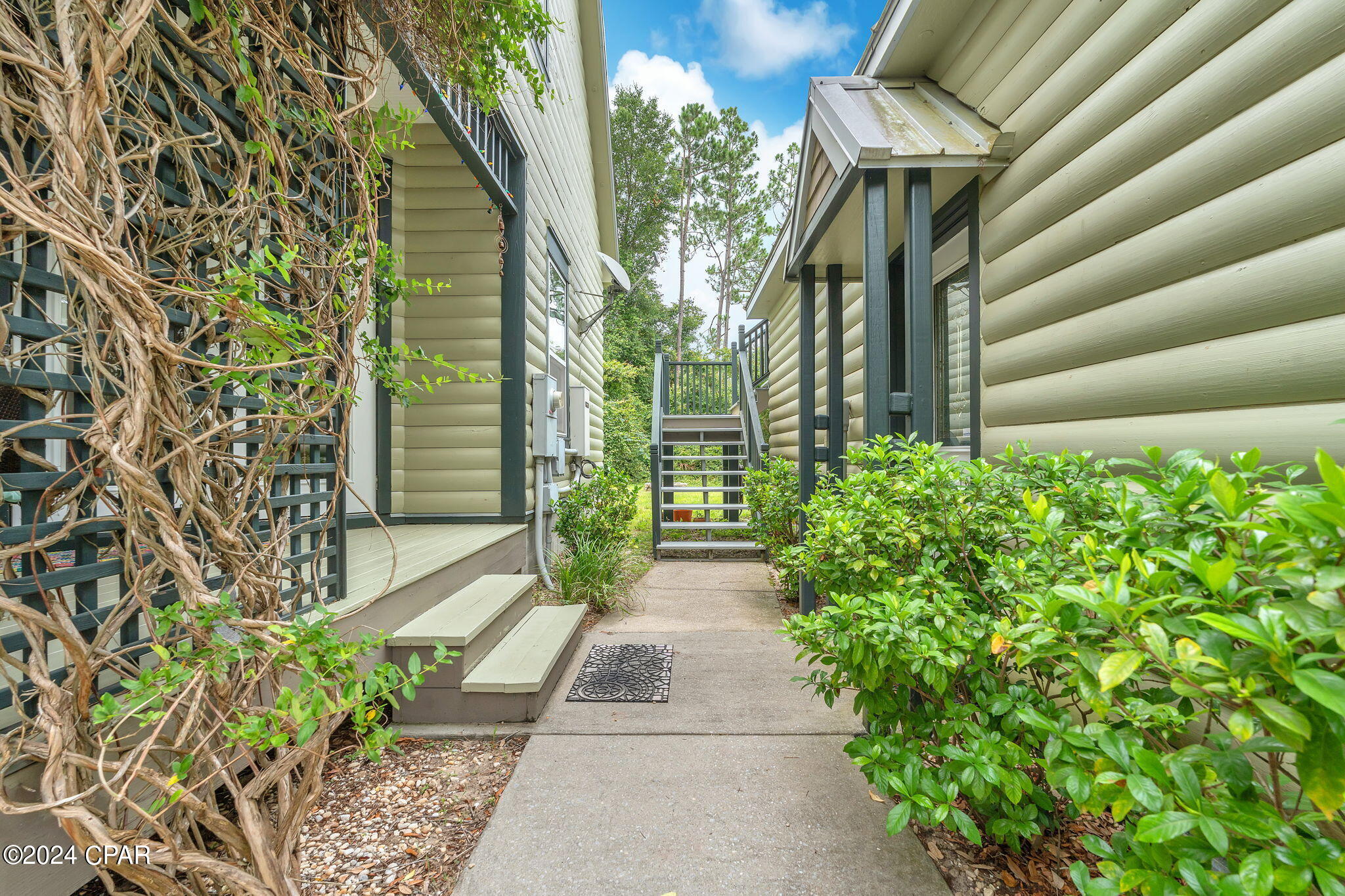 13728 E Highway 20