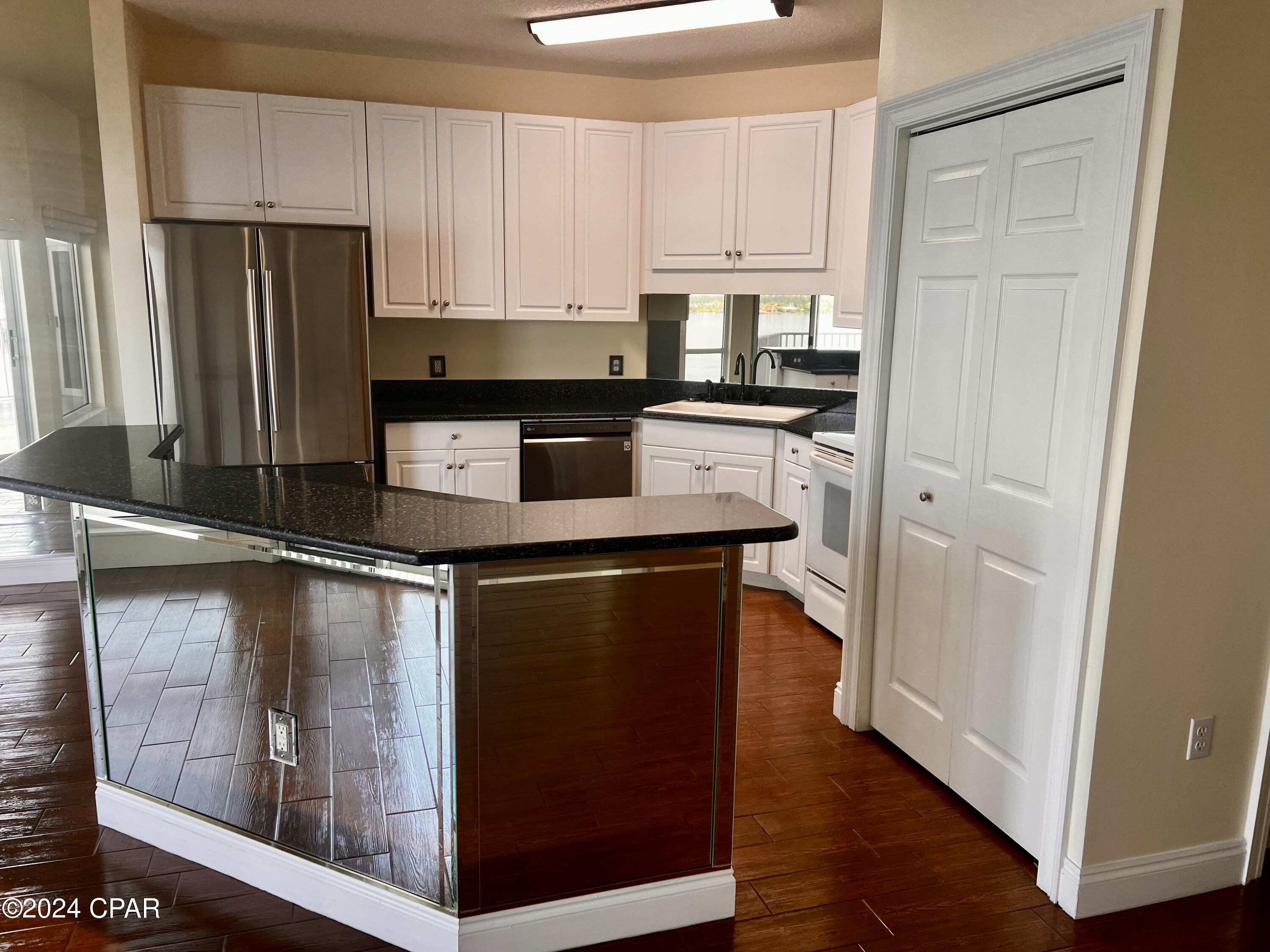 1600 Marina Bay Drive 807