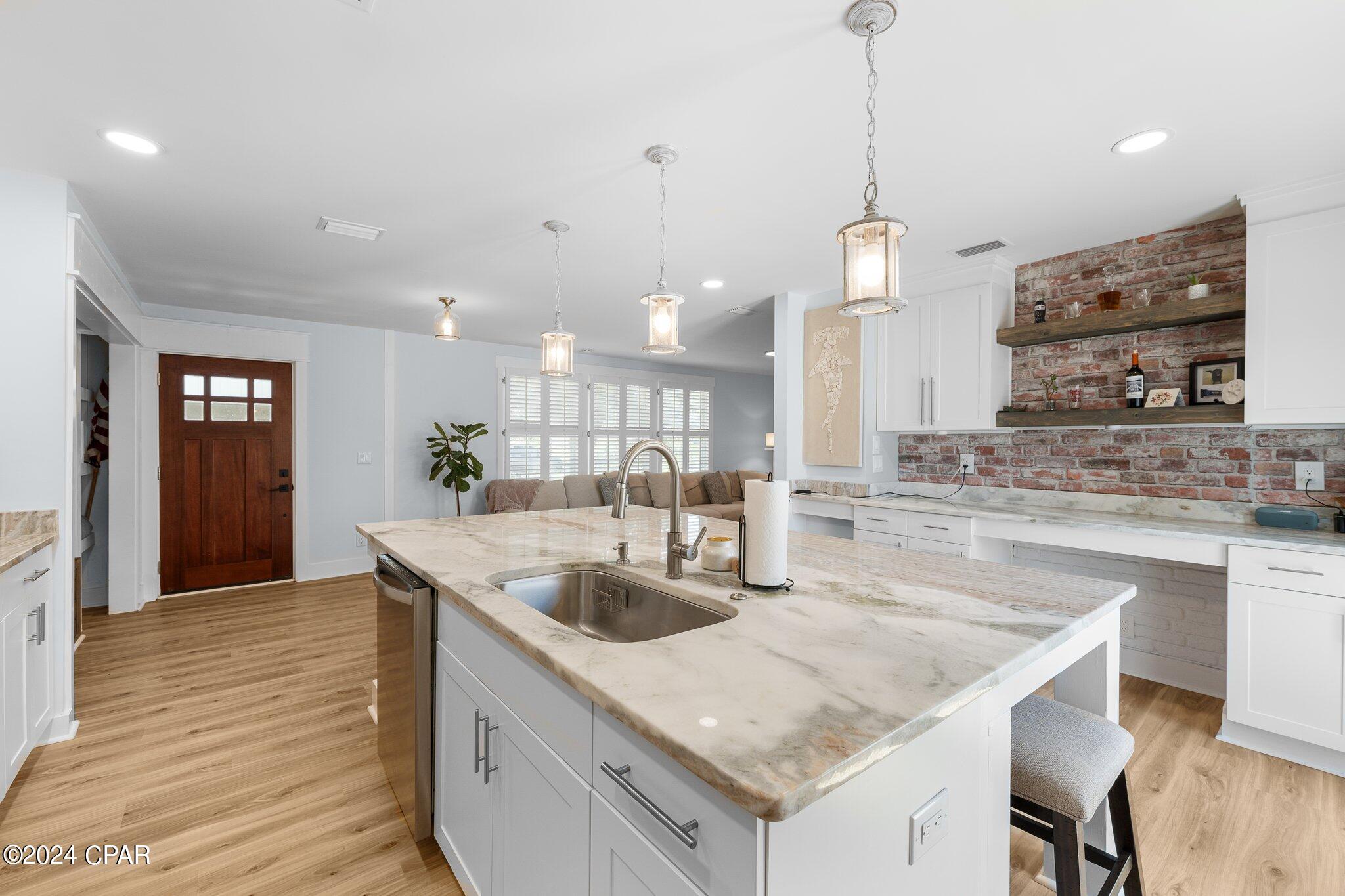 415 S Macarthur Avenue