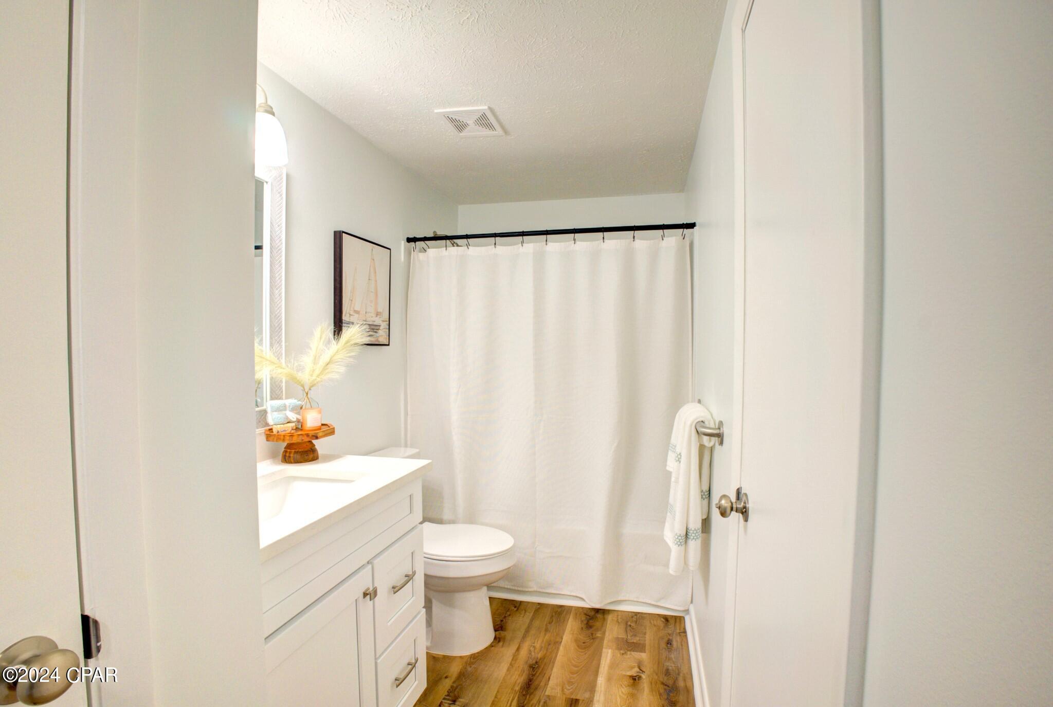 1025 Bradford Circle