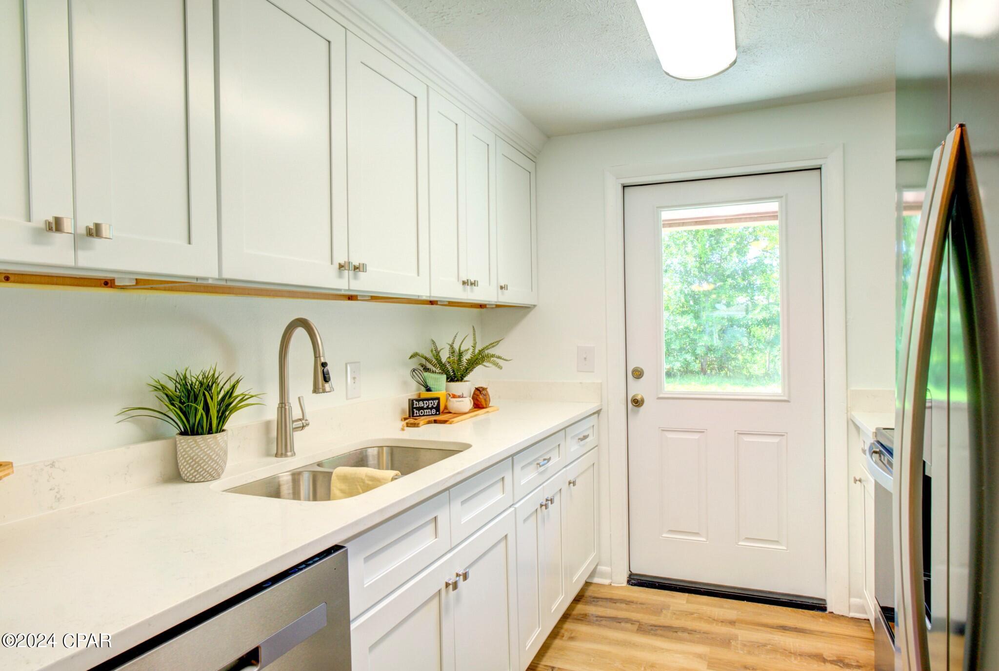 1025 Bradford Circle