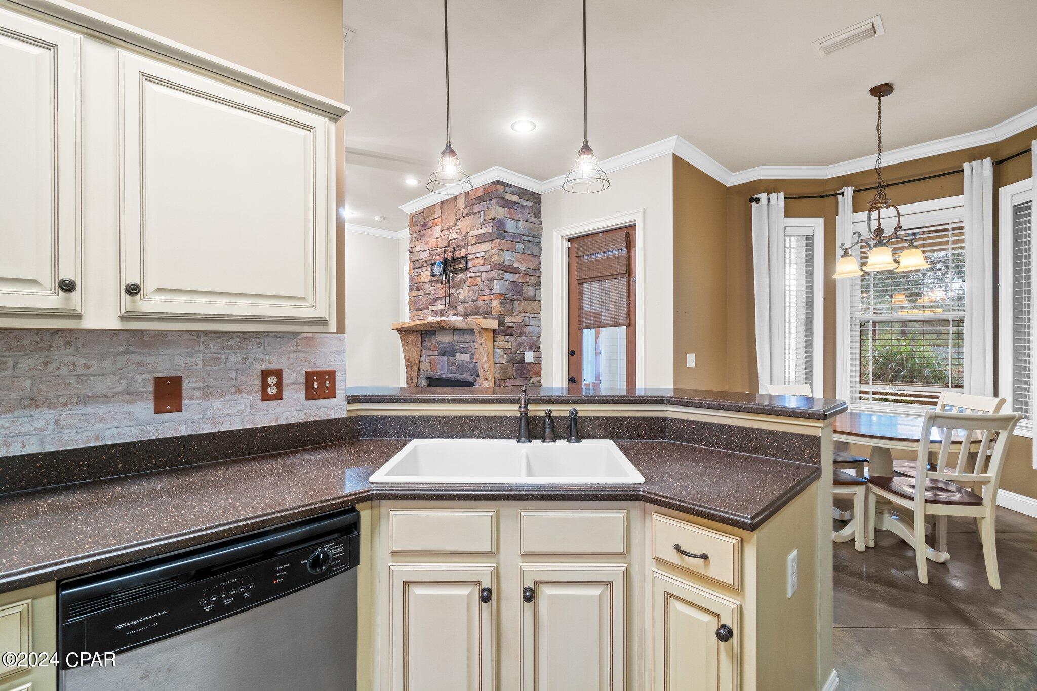 138 White Oaks Boulevard