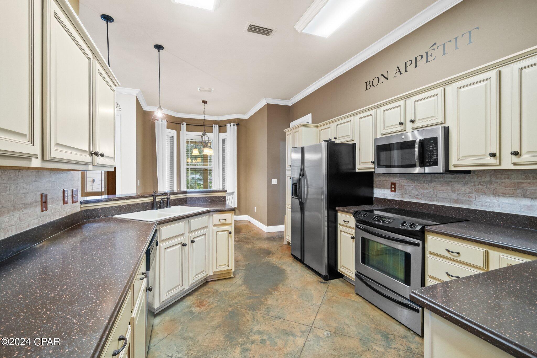 138 White Oaks Boulevard