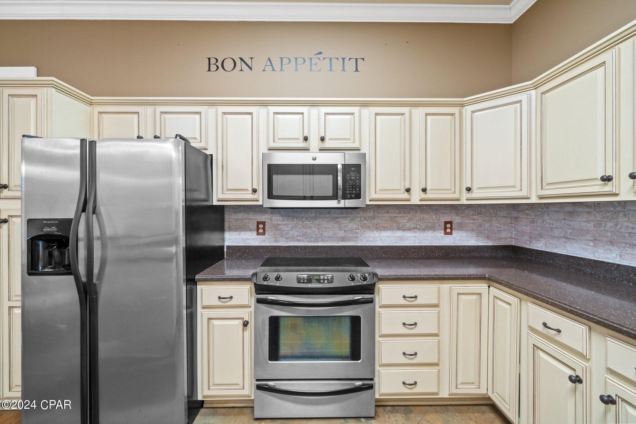 138 White Oaks Boulevard