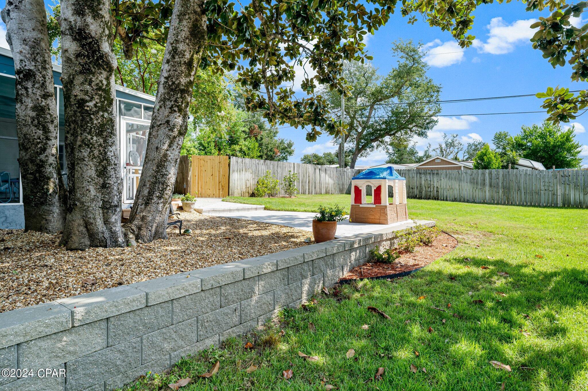 306 N Cove Boulevard