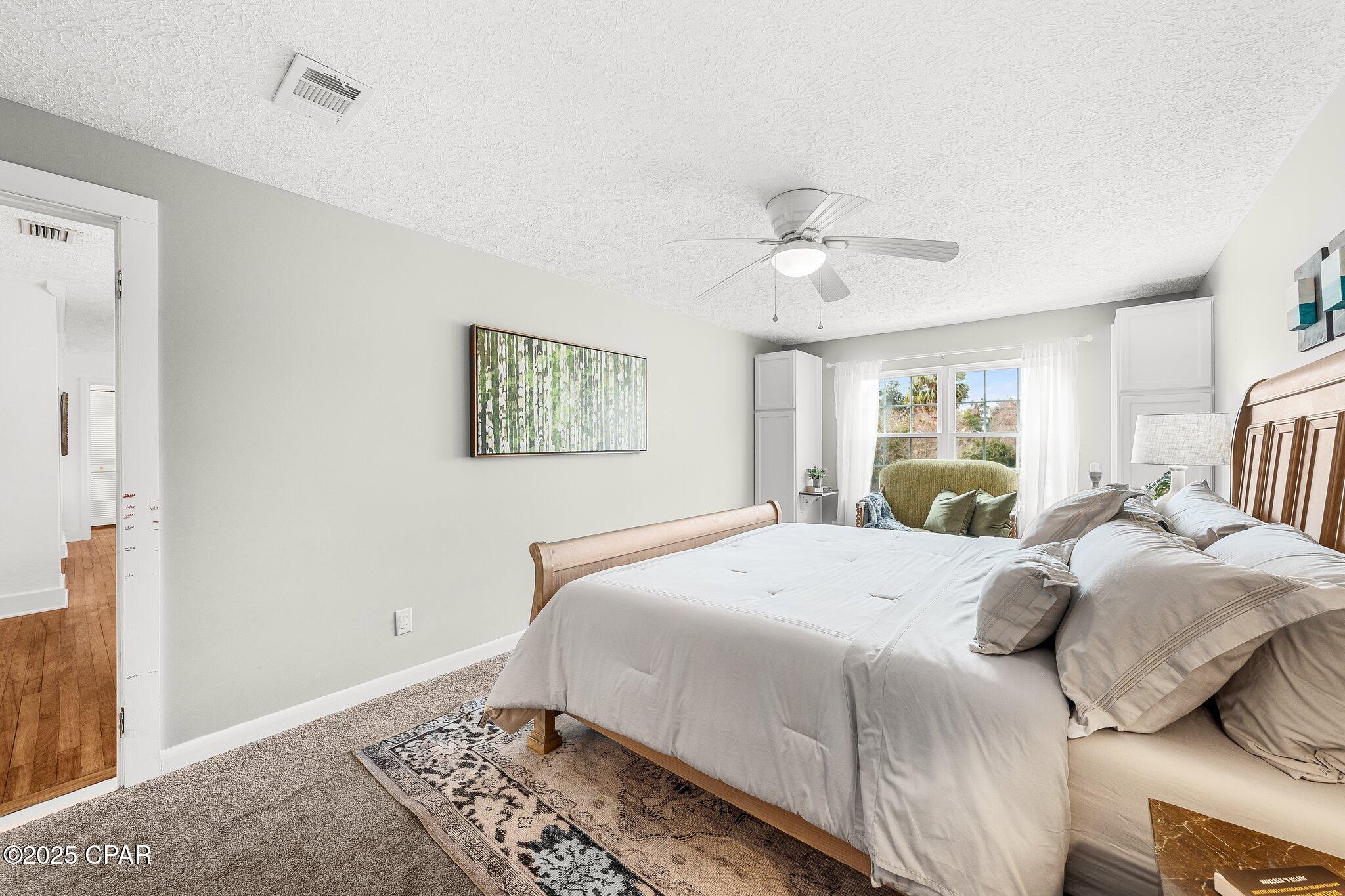 306 N Cove Boulevard