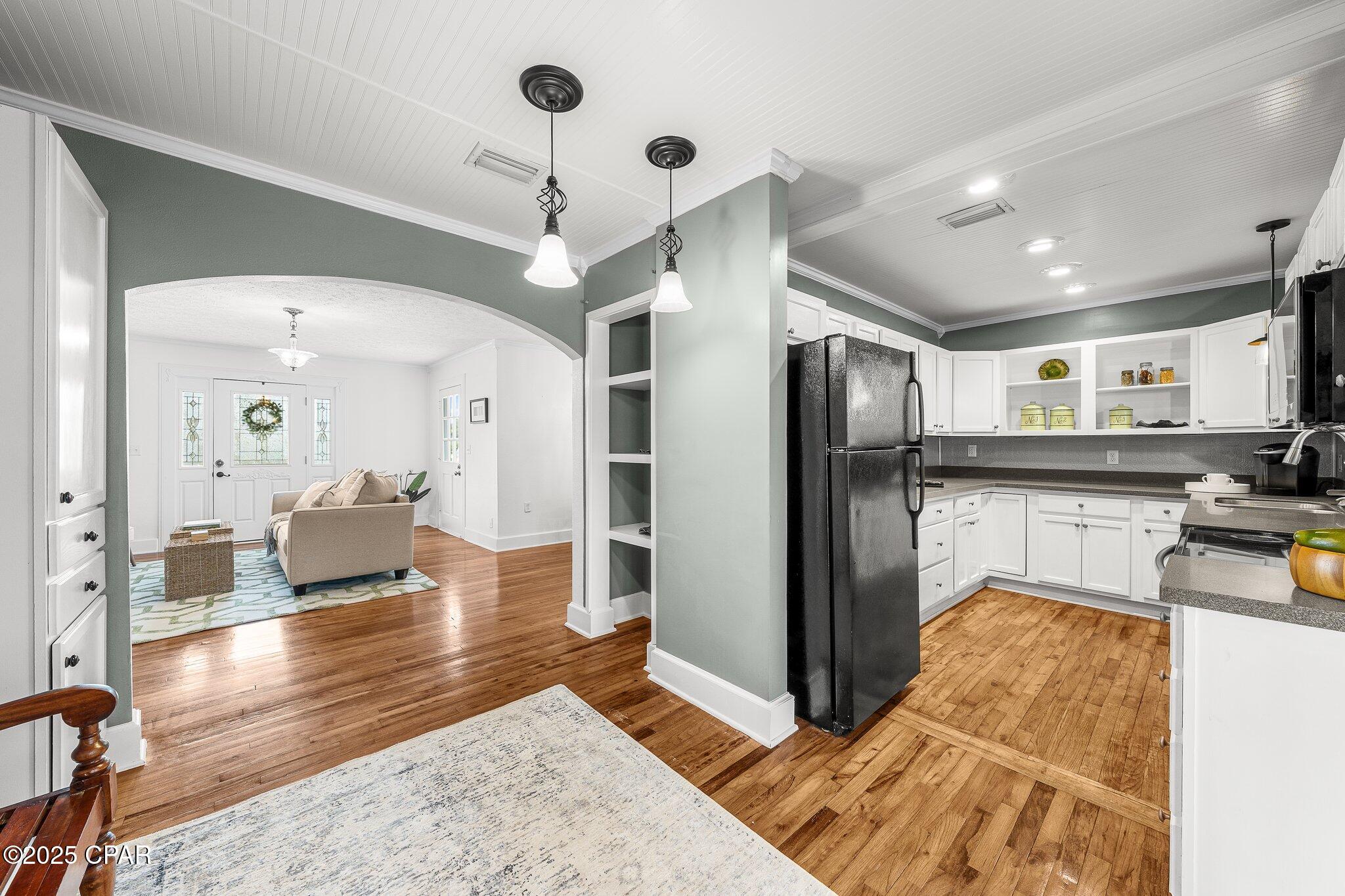 306 N Cove Boulevard