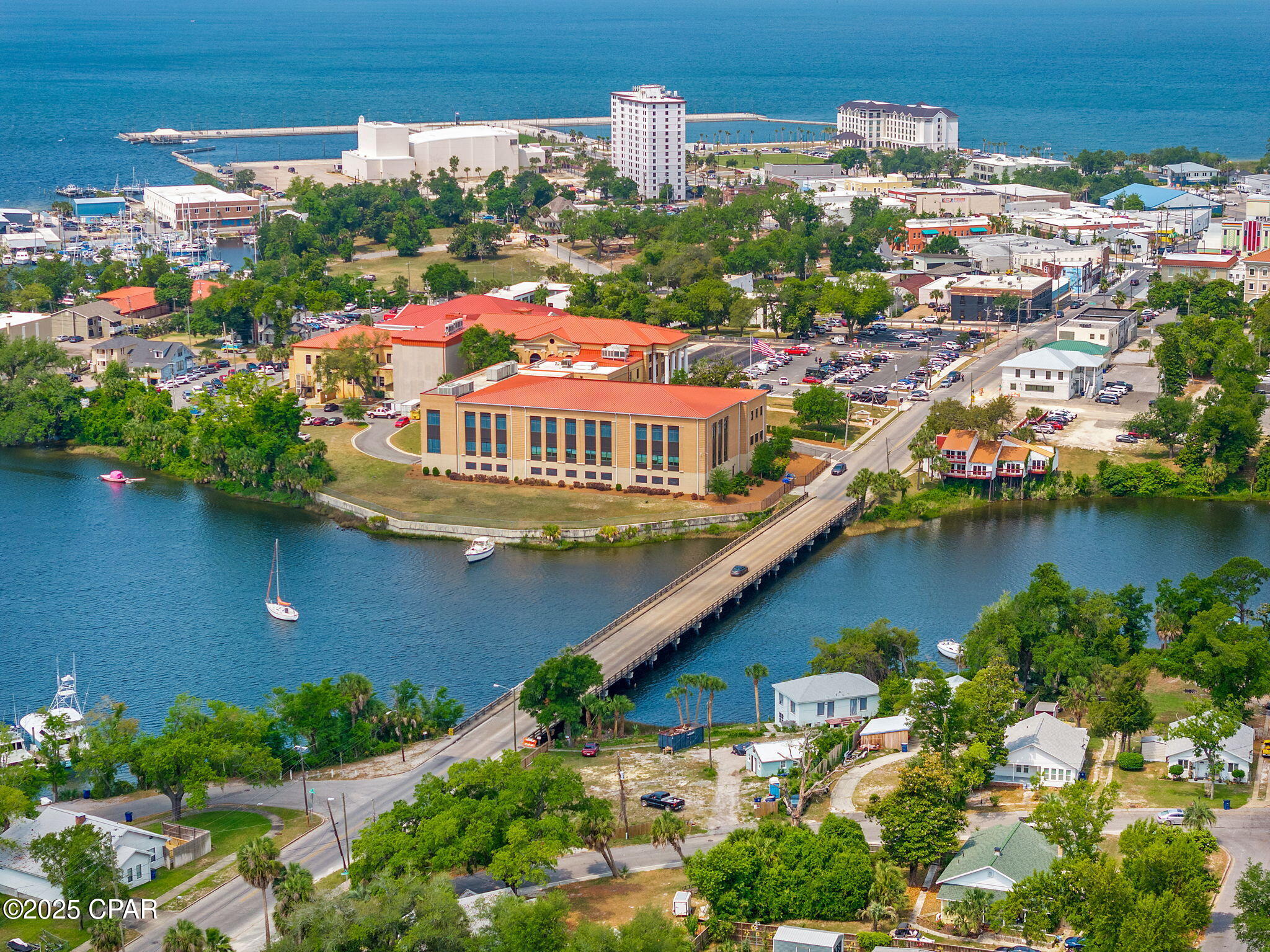 306 N Cove Boulevard